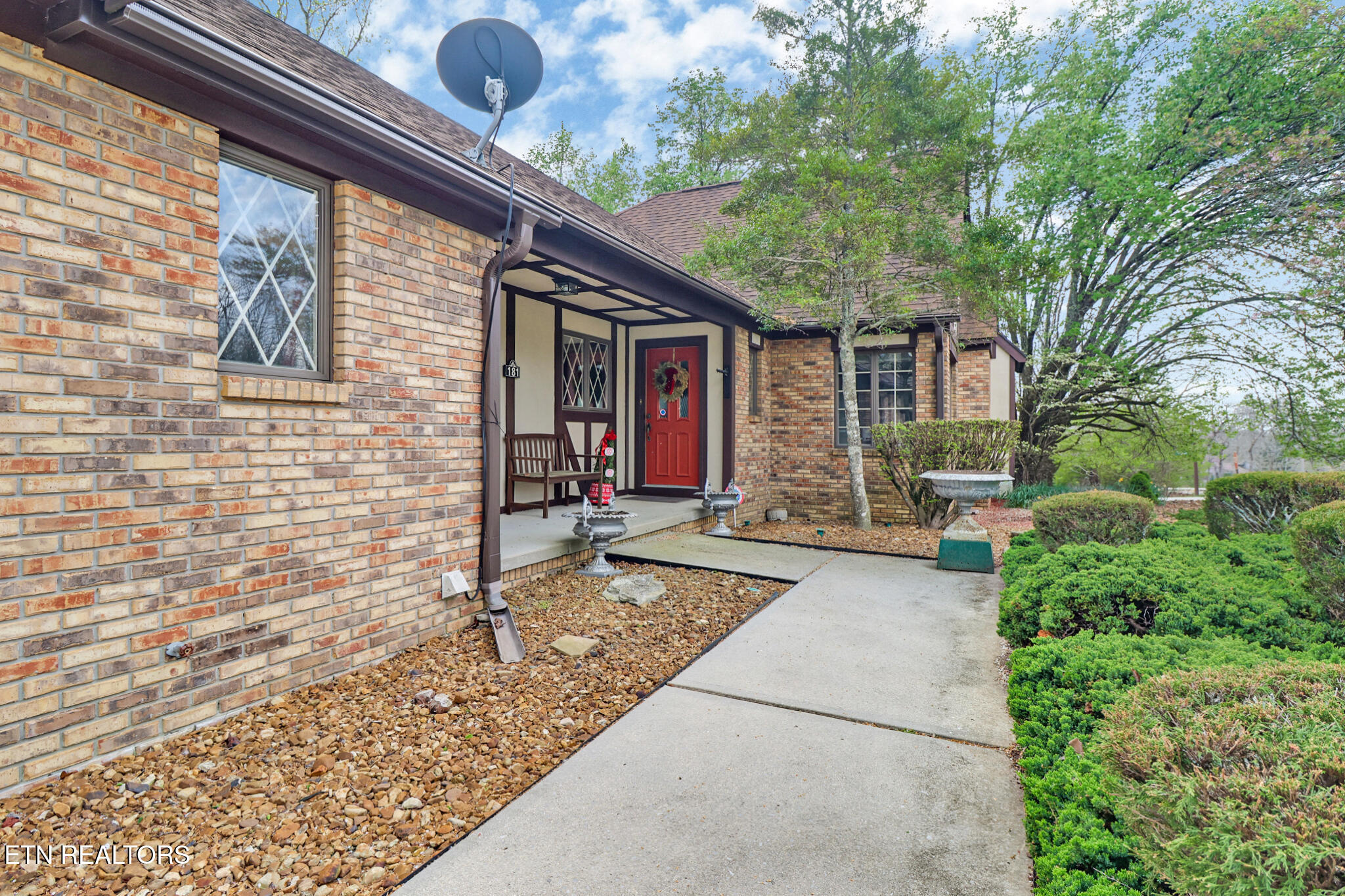 181 Snead Drive Property Photo 2