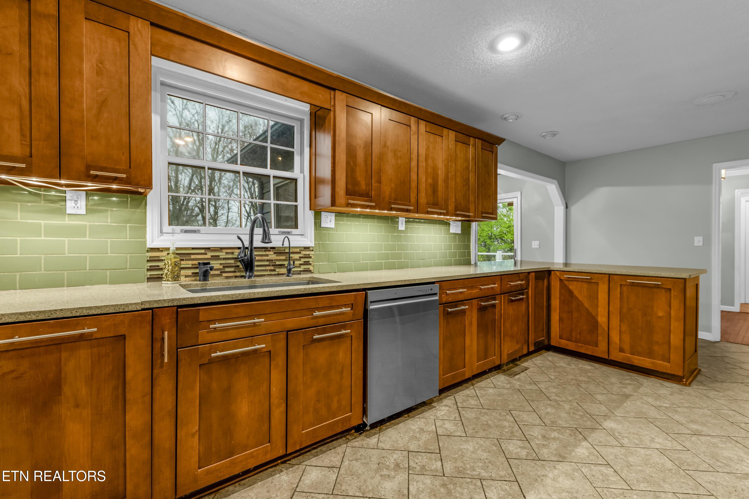 5808 Tazewell Pike Property Photo 6