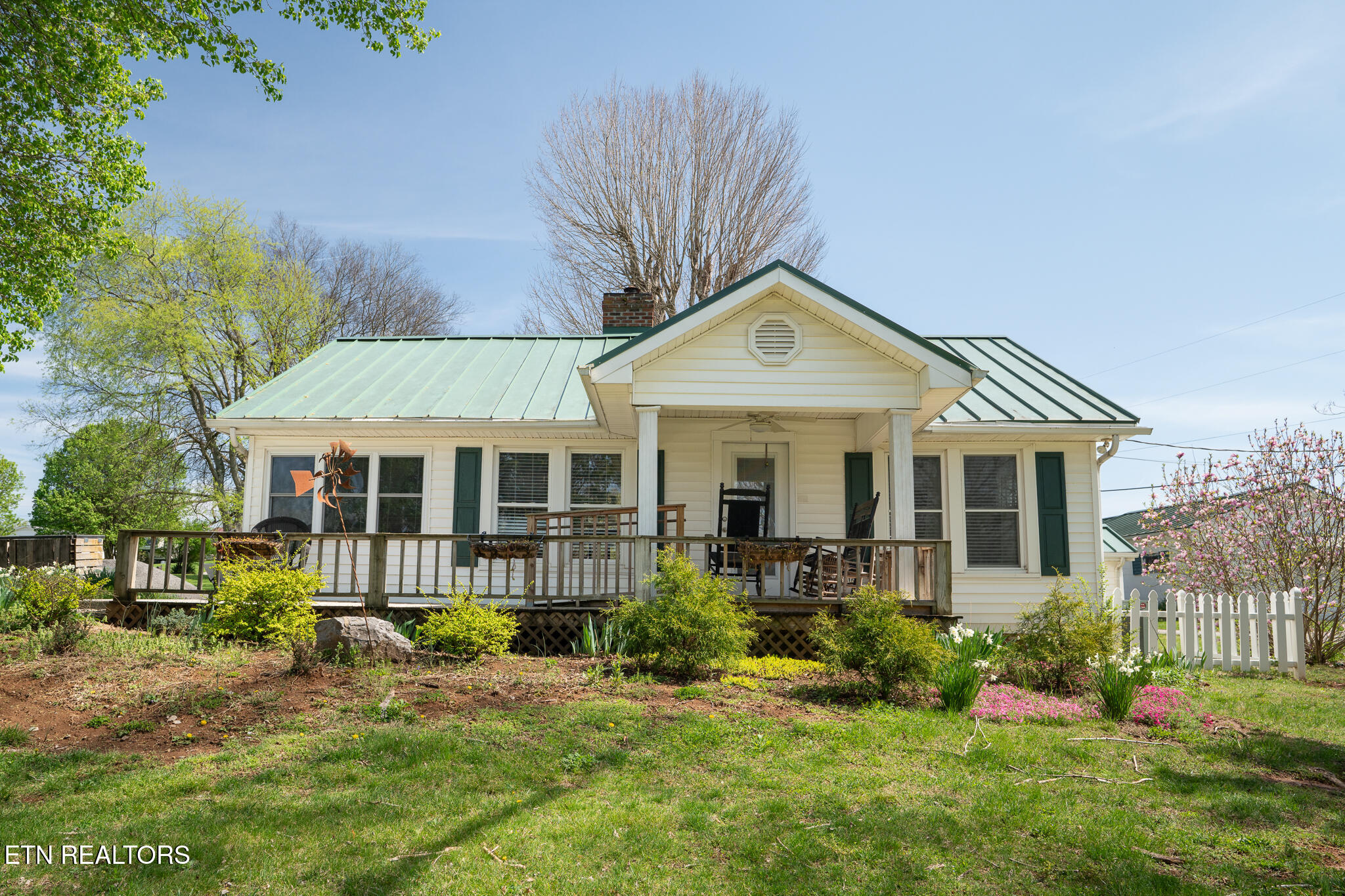 865 Wade Rd Property Photo