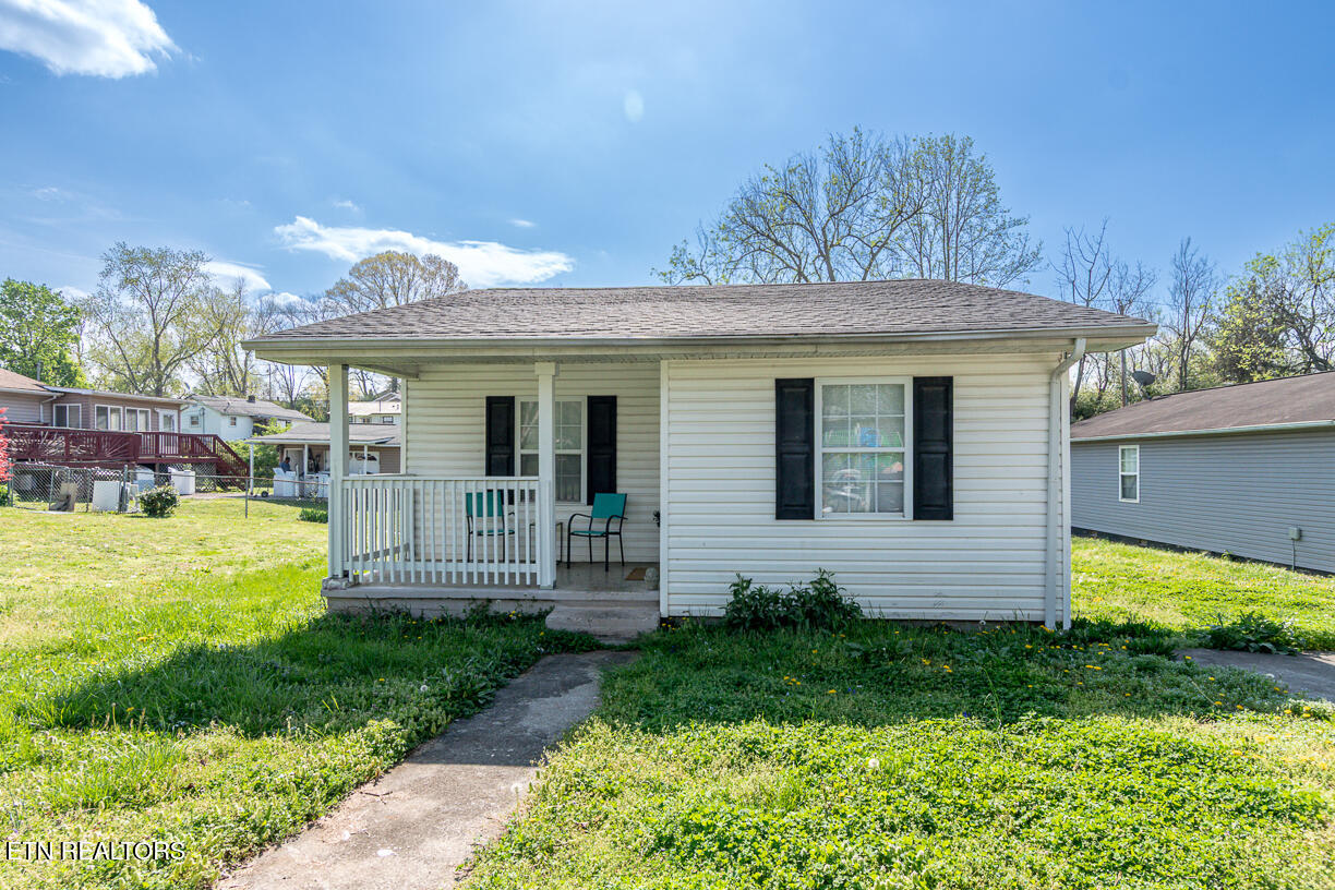 257 W Howe St Property Photo 1