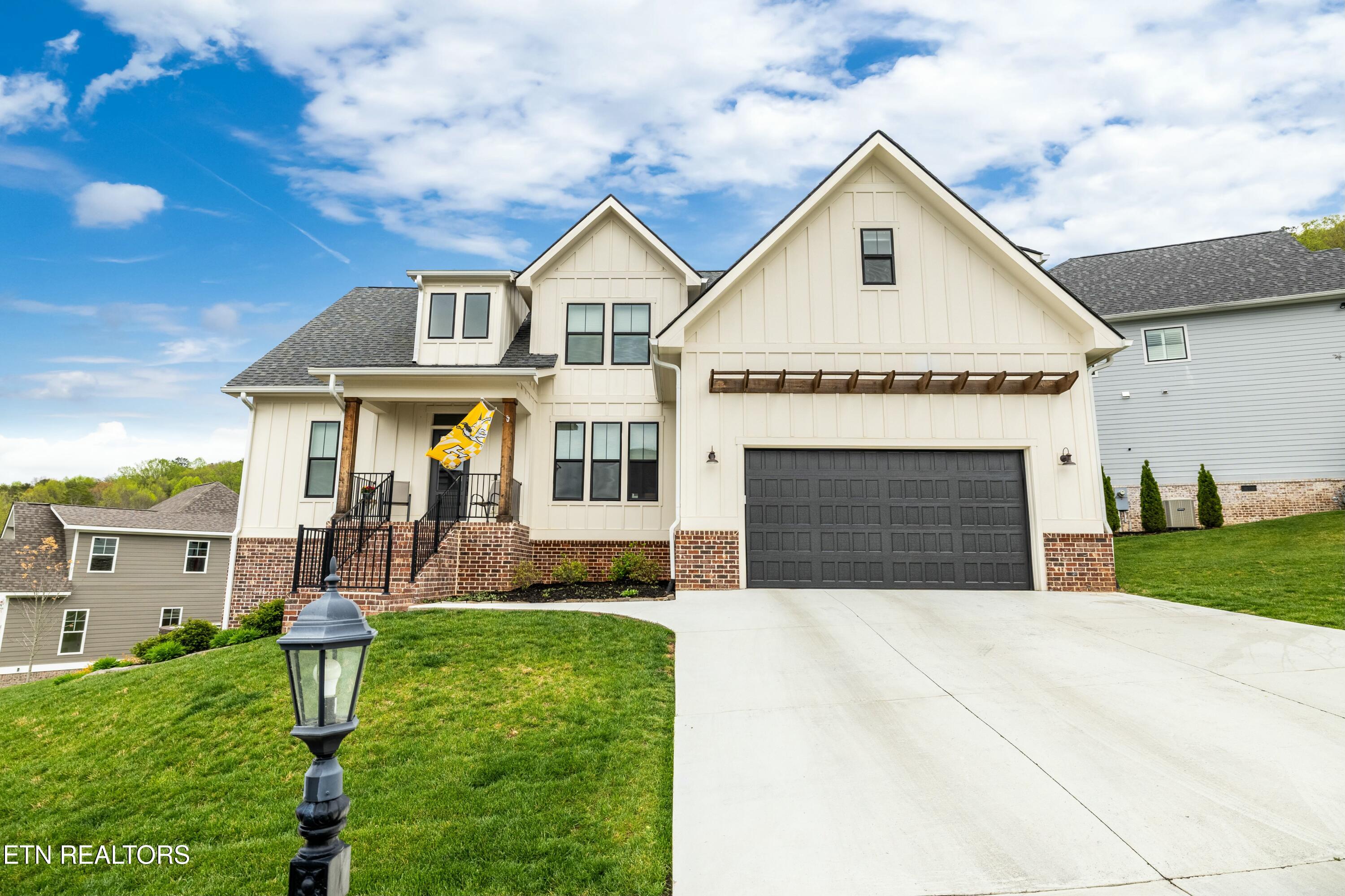 9876 Trestle Circle Property Photo