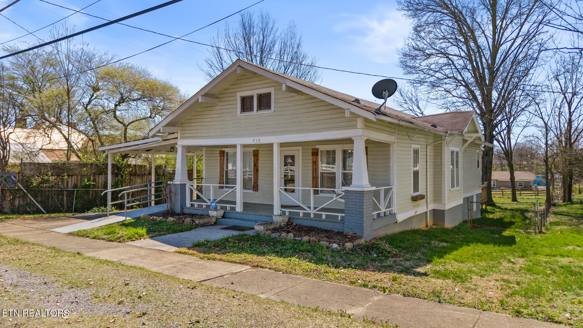 715 5th St Property Photo