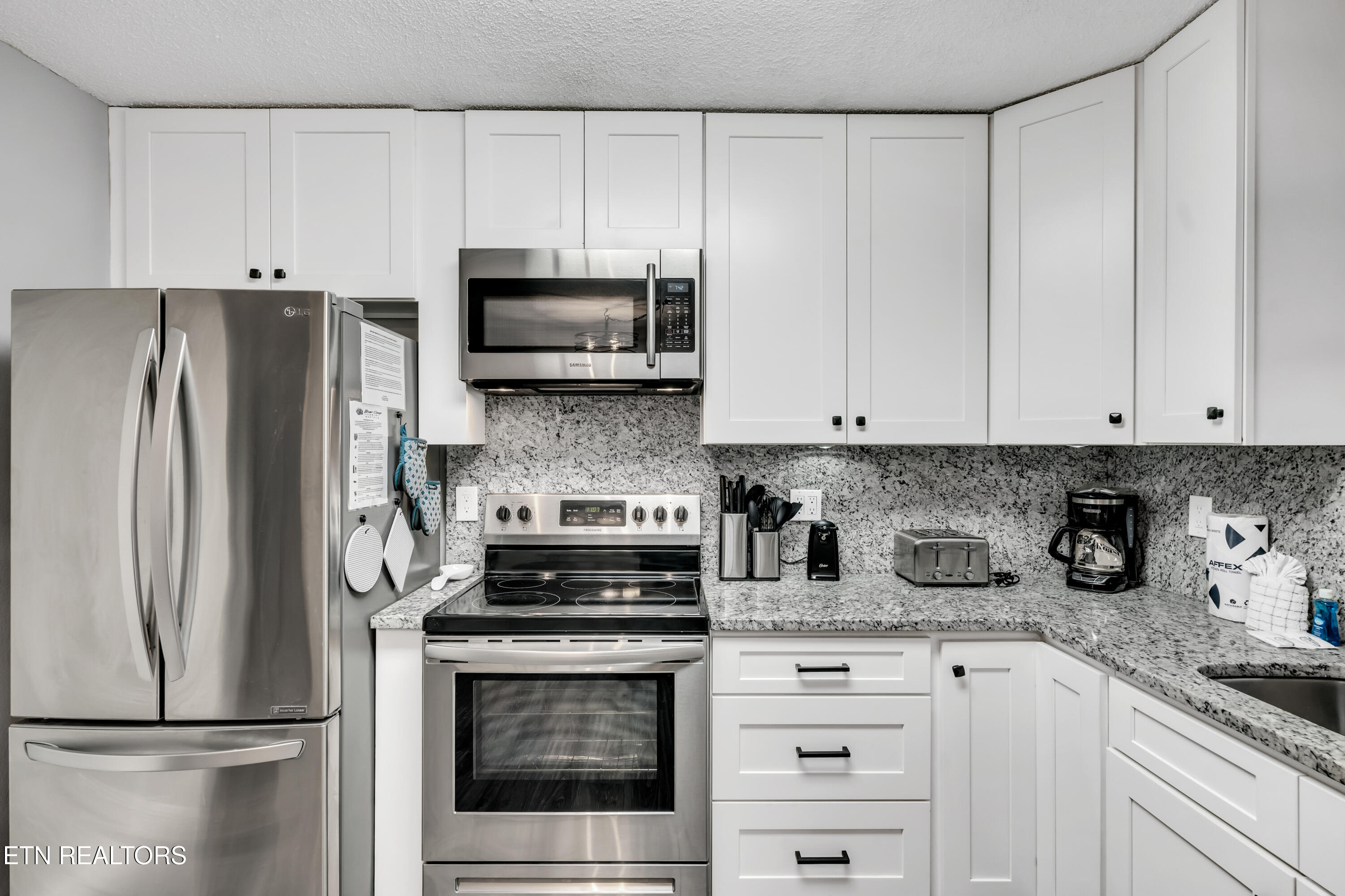 2220 Cove Creek Drive Property Photo 6