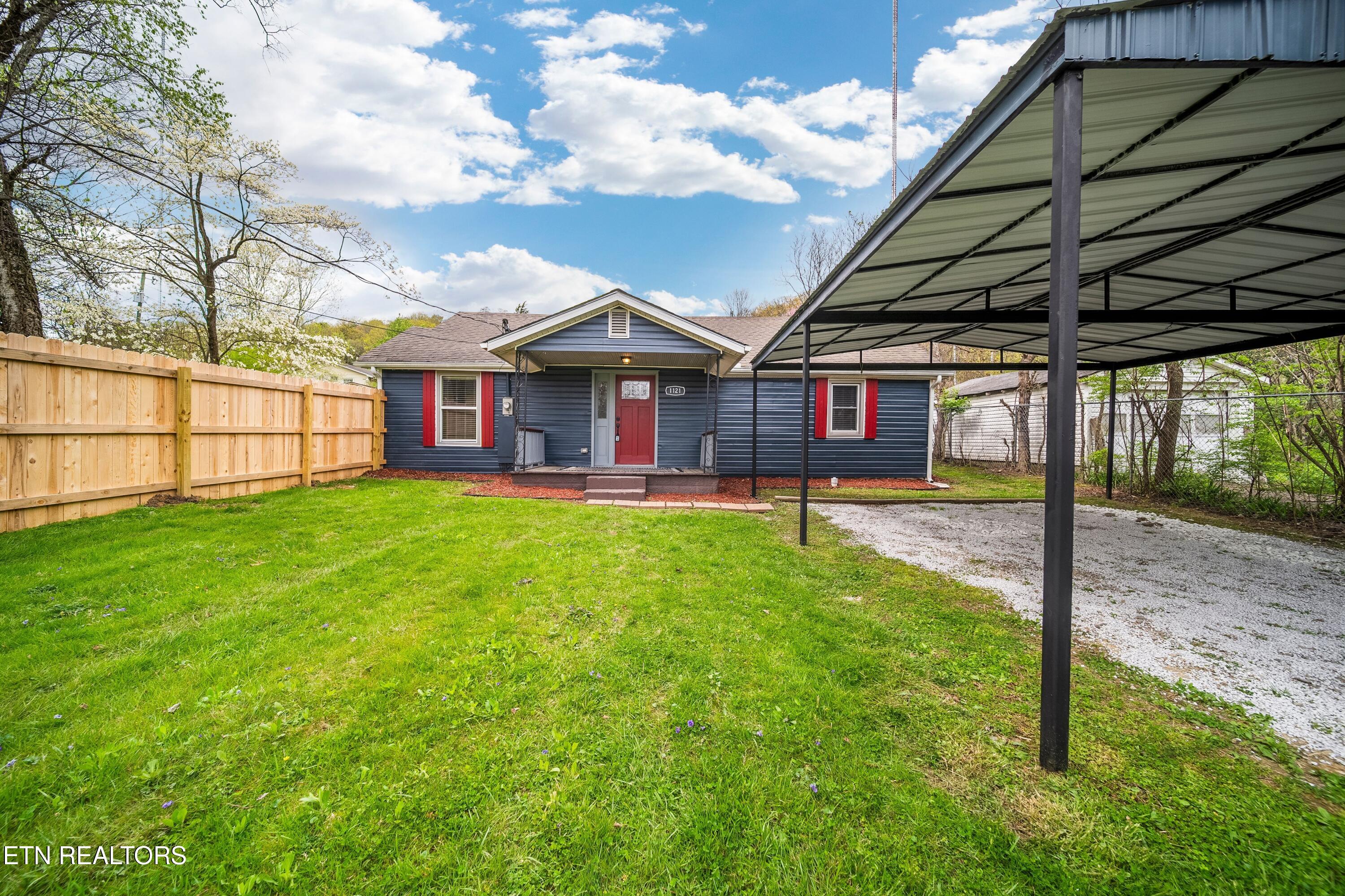 1121 Forsythe St Property Photo