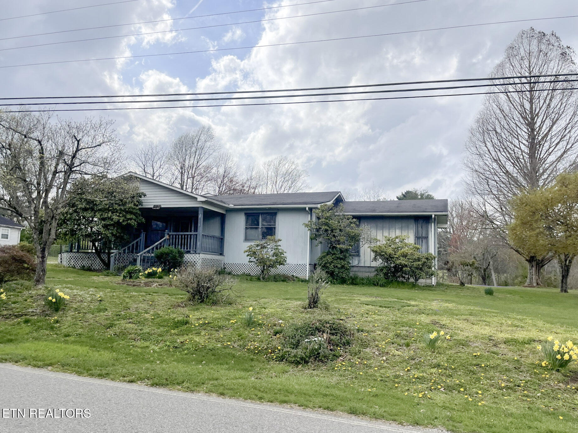 986 Old Mail Rd Property Photo