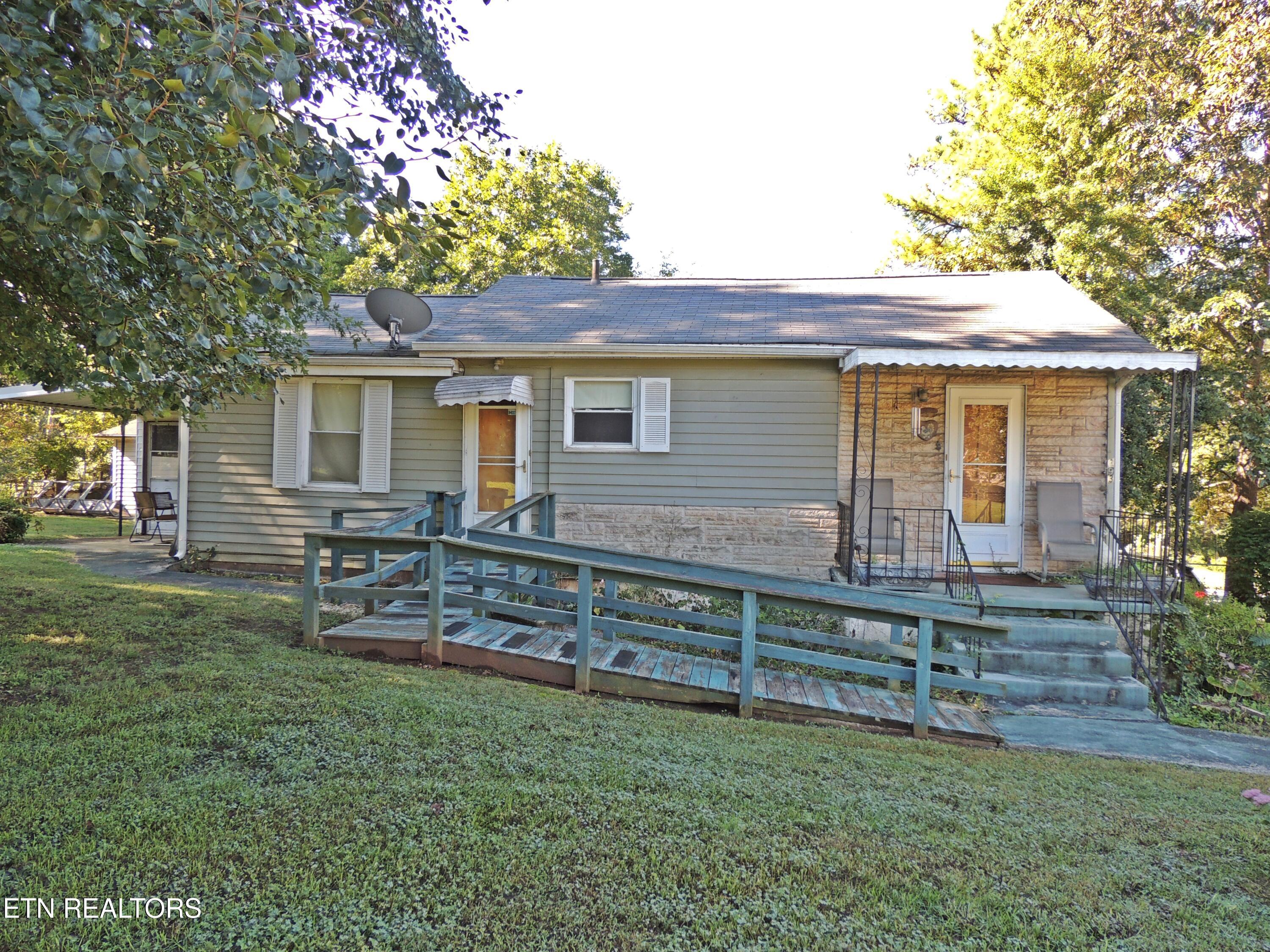 293 W Newton St Property Photo 1