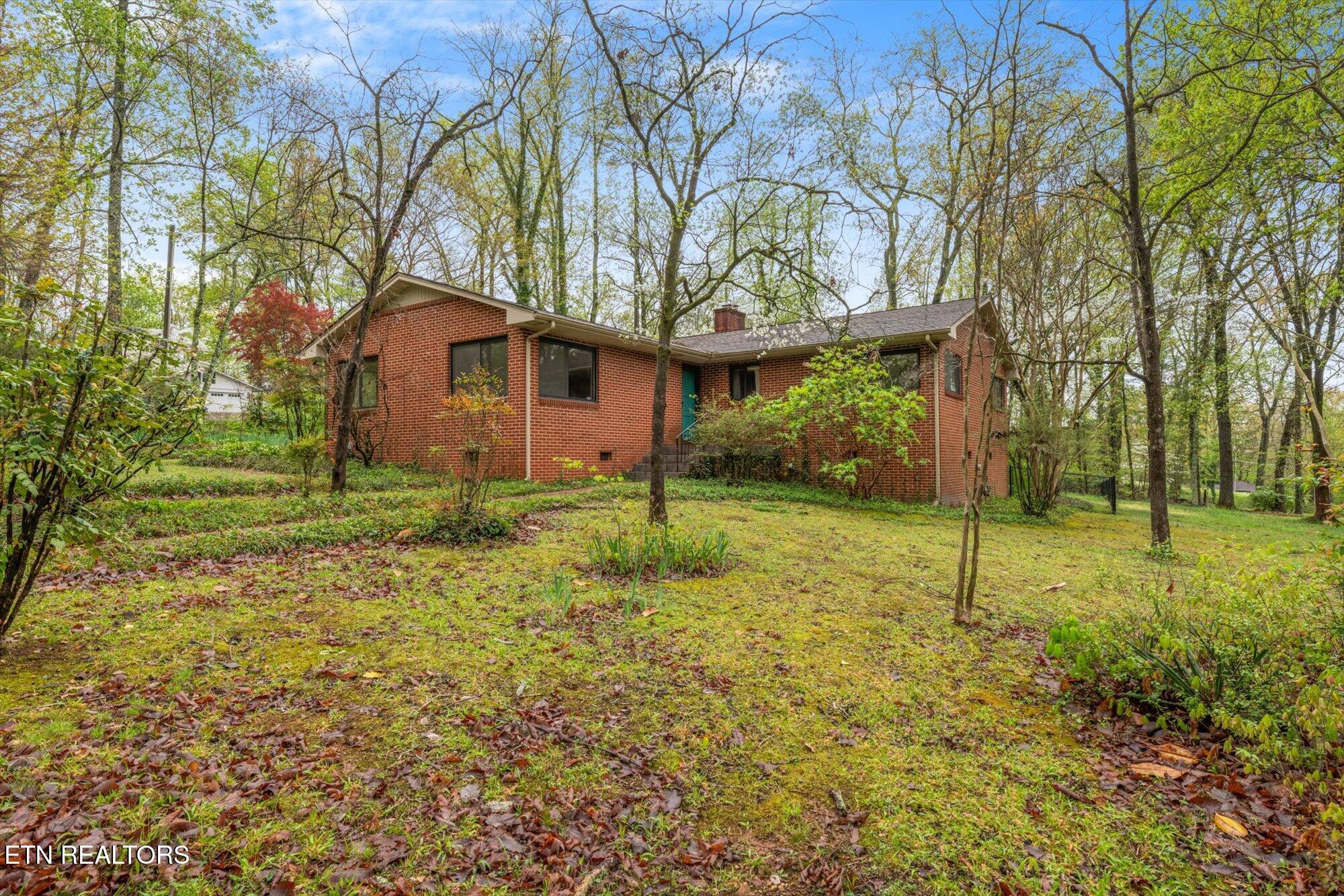 1801 Crestway Drive Property Photo