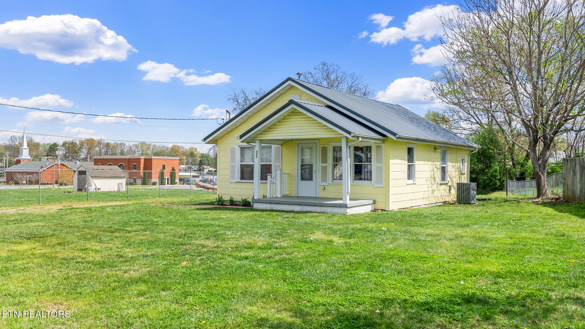 304 Ridgelawn Ave Property Photo