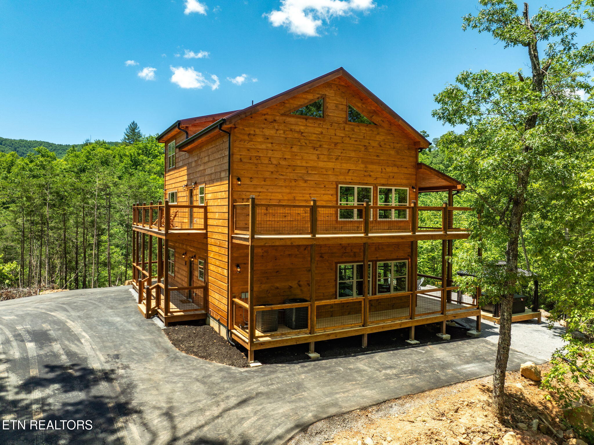 623 Dutch Way Property Photo 3