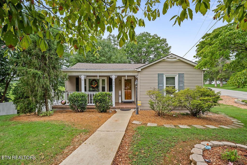 301 S Young St Property Photo