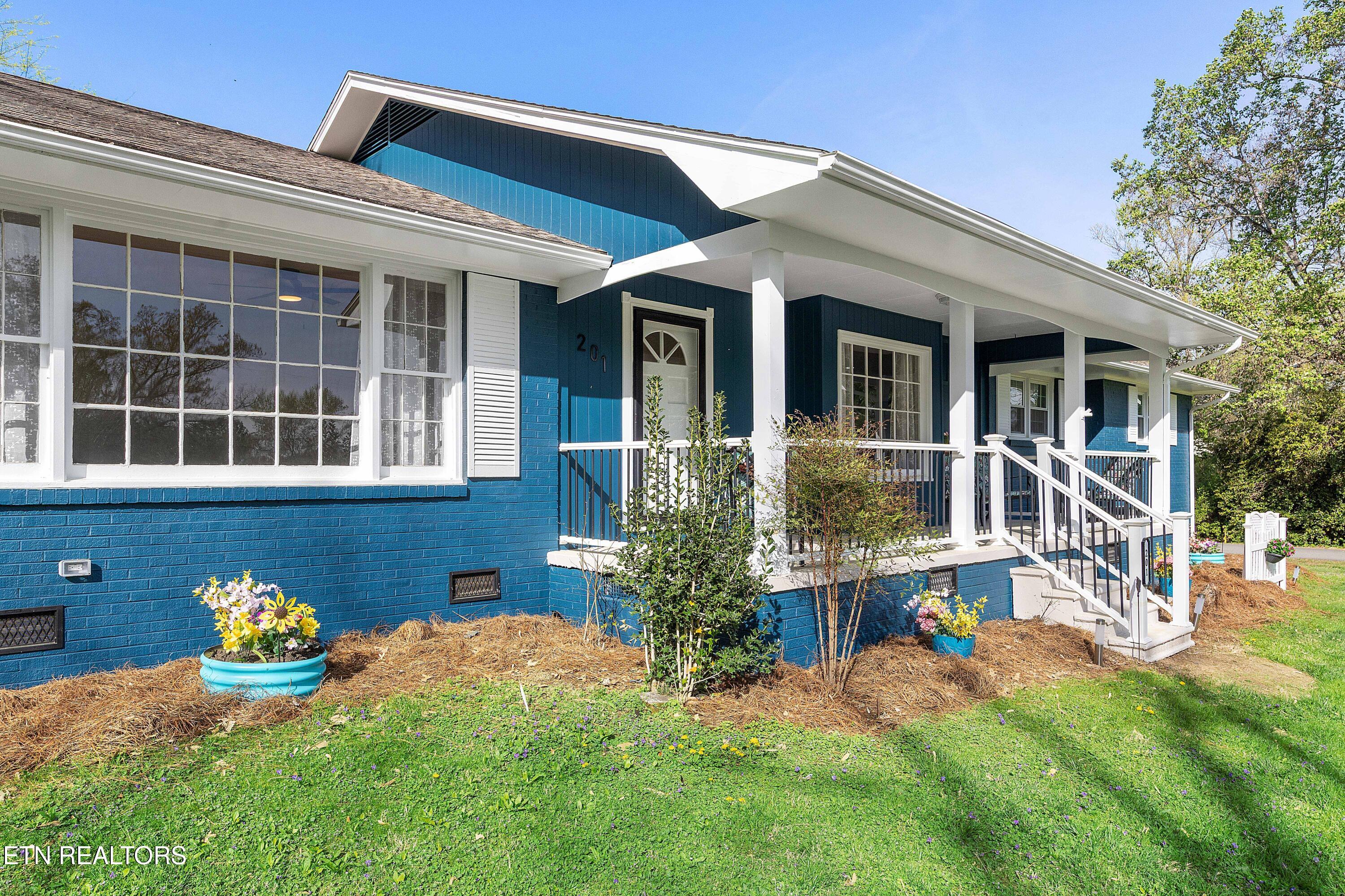 201 Farlow Drive Property Photo 1