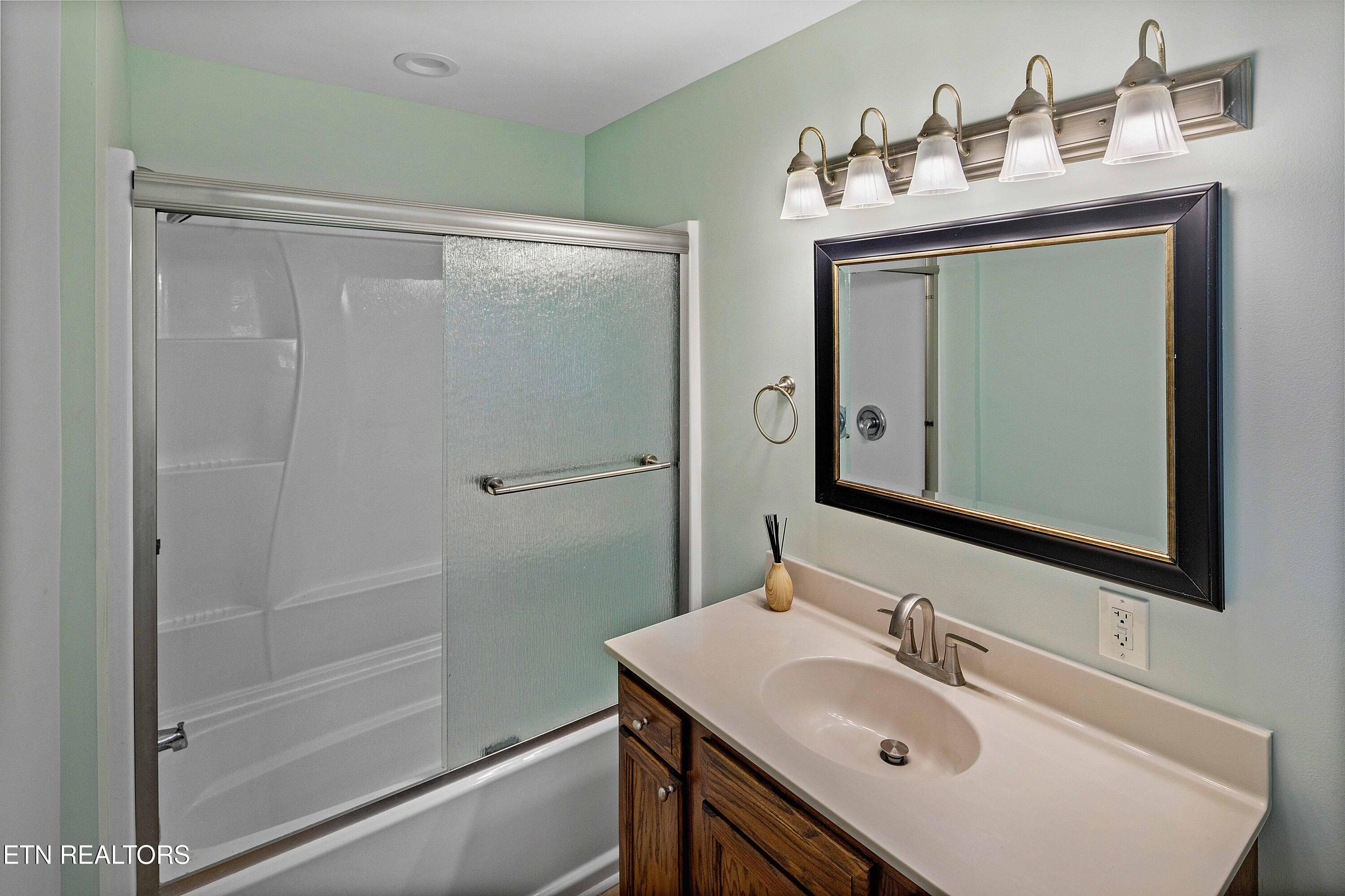201 Farlow Drive Property Photo 16