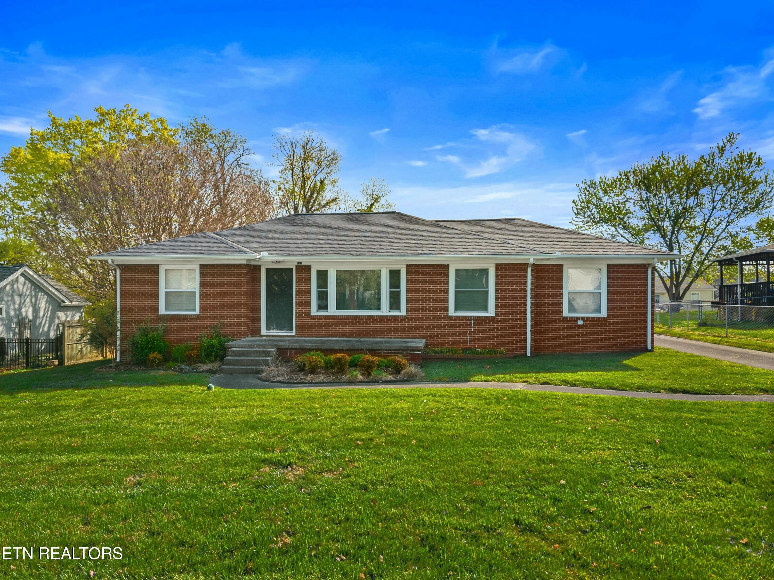 411 Ash St Property Photo