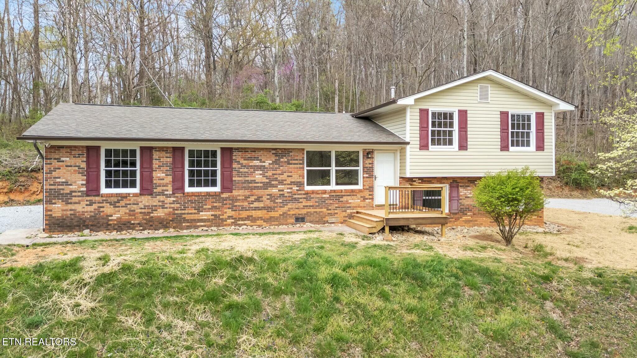 246 Robertson Lane Property Photo