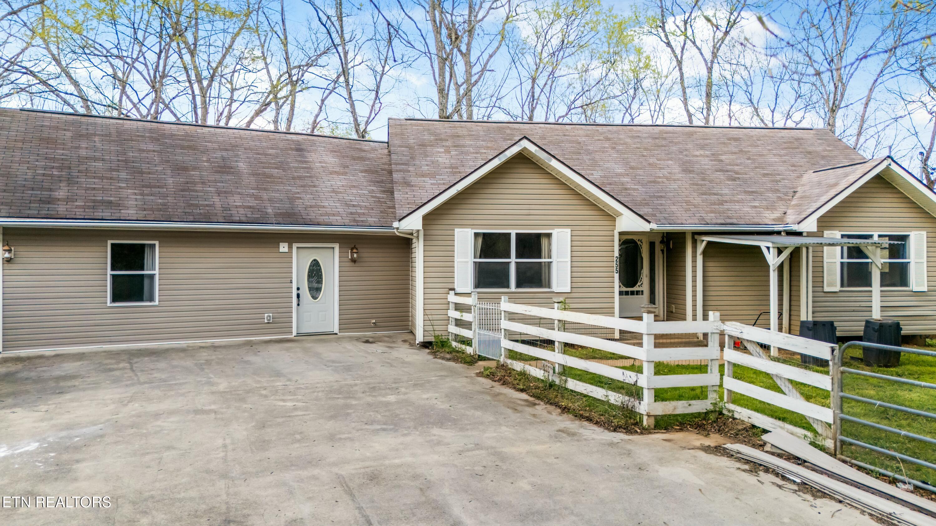 255 Wye Dr Drive Property Photo