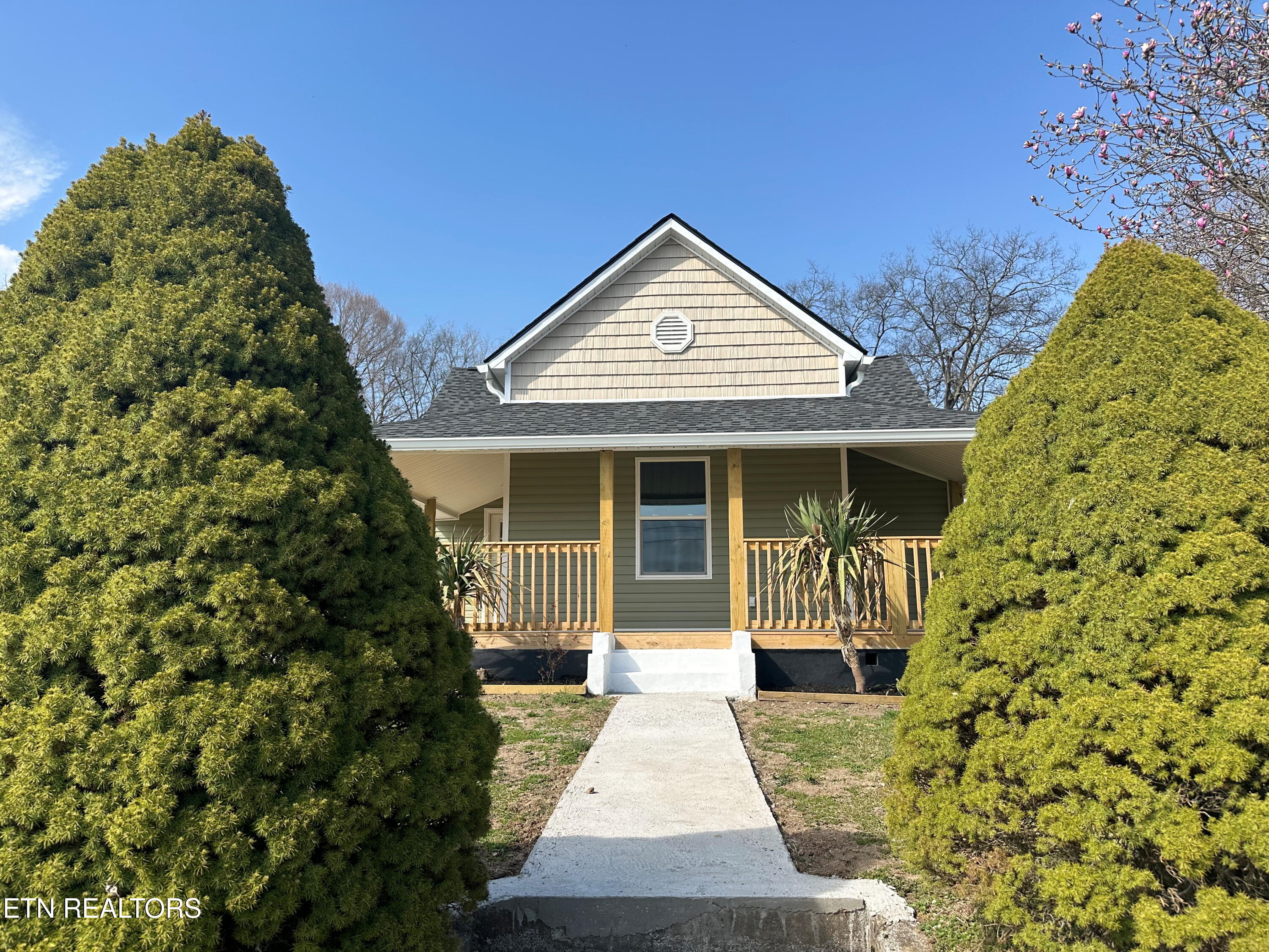 521 Henderson St Property Photo
