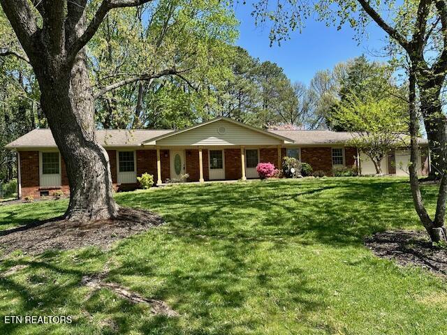 808 Roderick Rd Property Photo