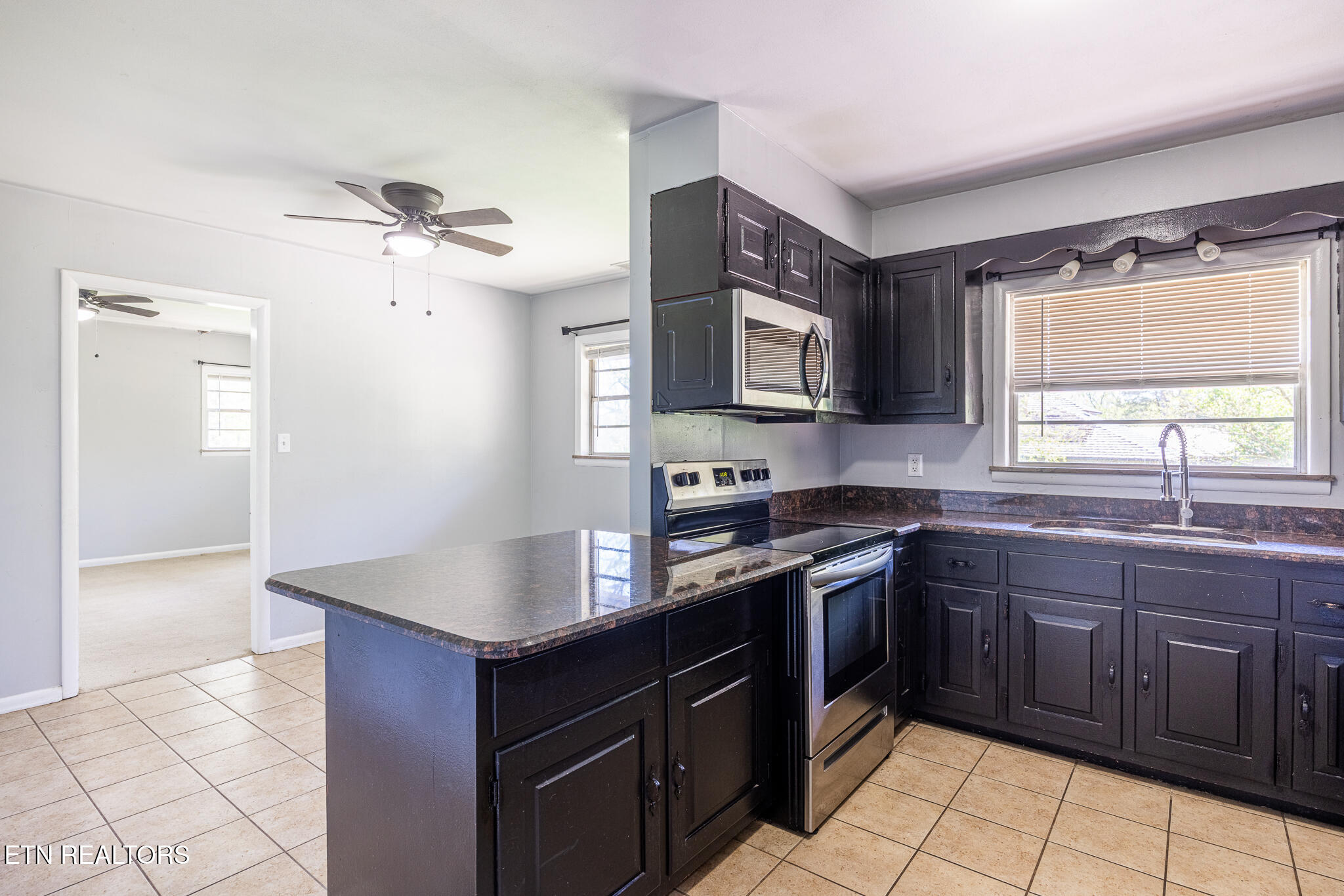 414 Guille St Property Photo 3
