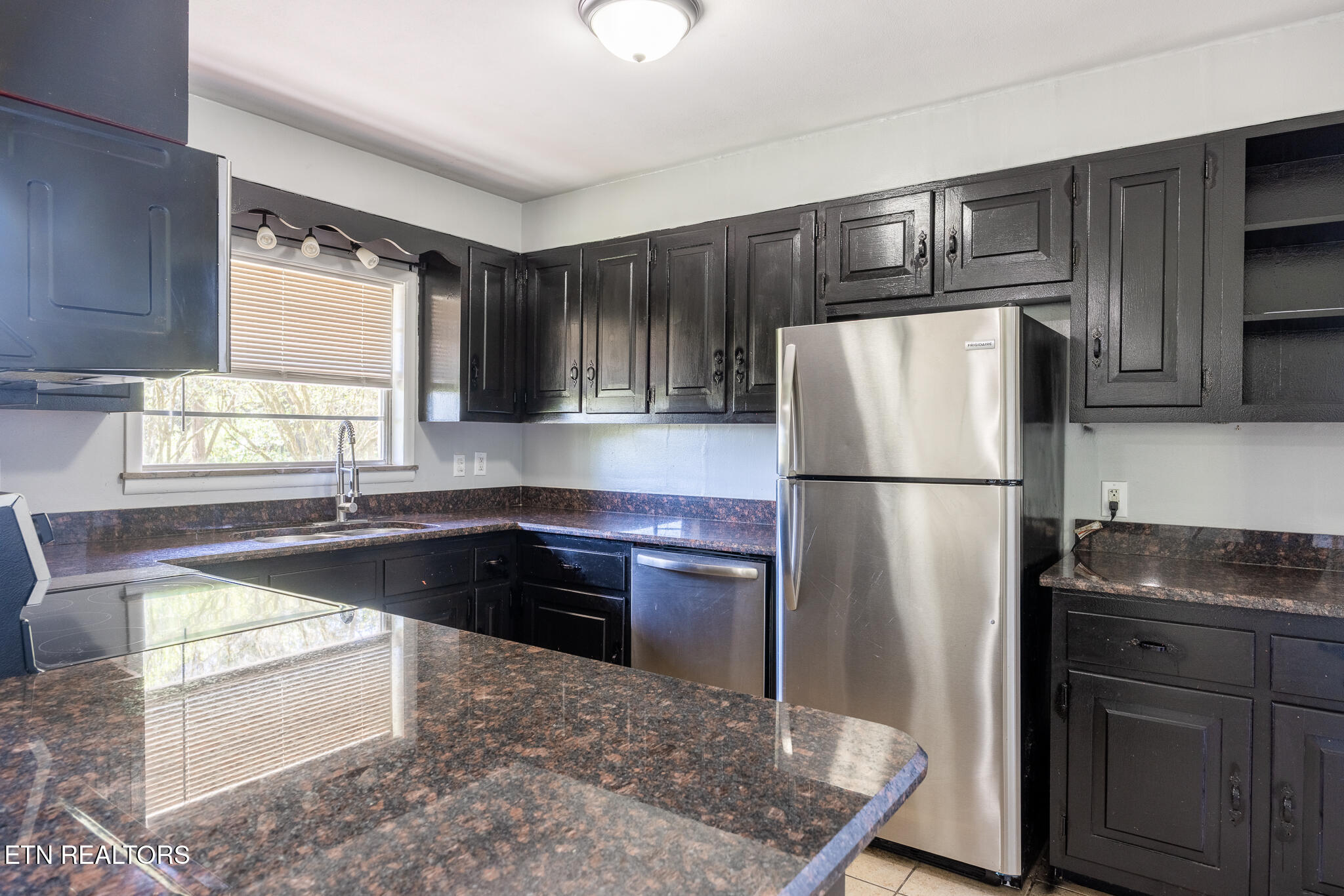 414 Guille St Property Photo 4