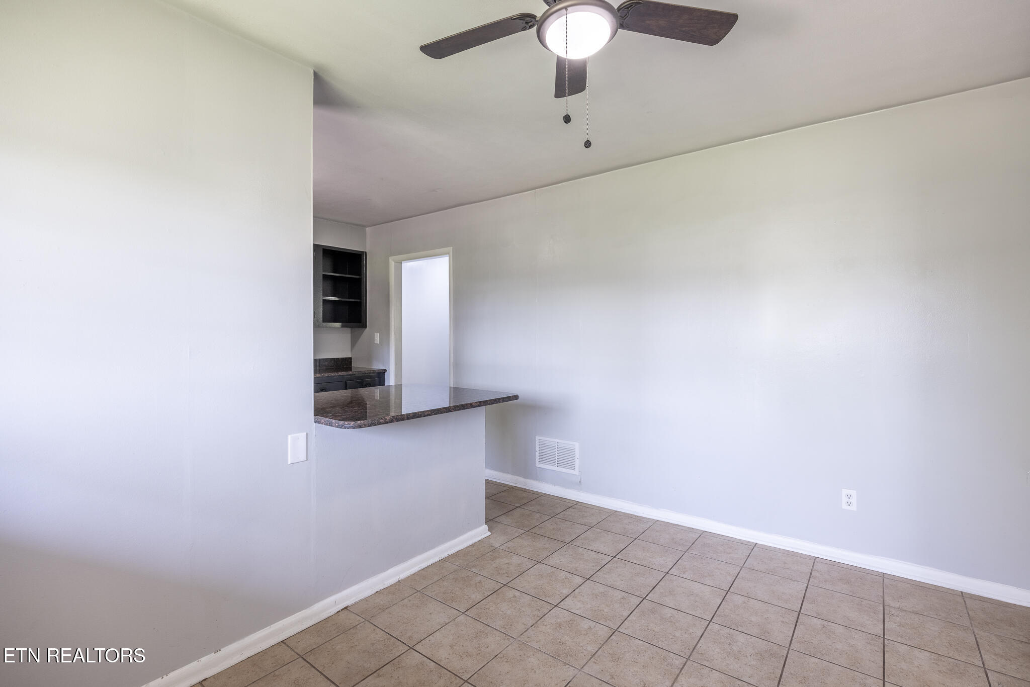 414 Guille St Property Photo 6