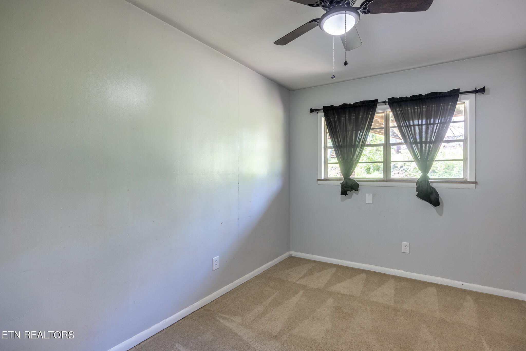 414 Guille St Property Photo 12