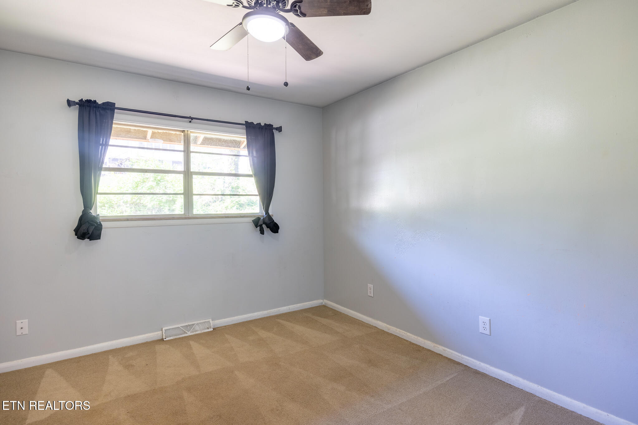 414 Guille St Property Photo 13