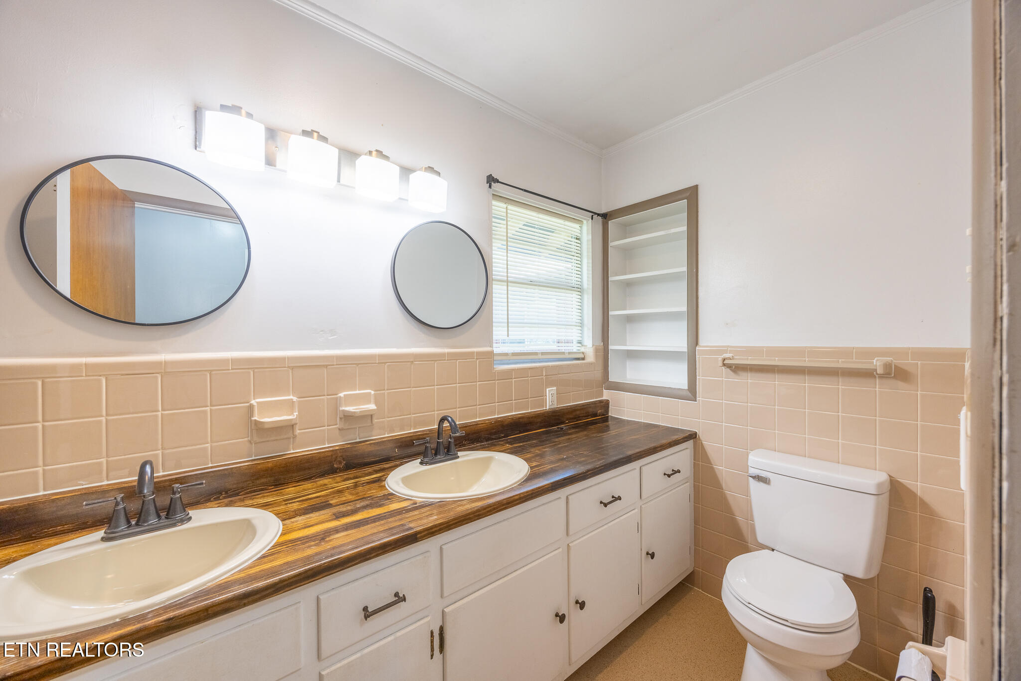 414 Guille St Property Photo 15