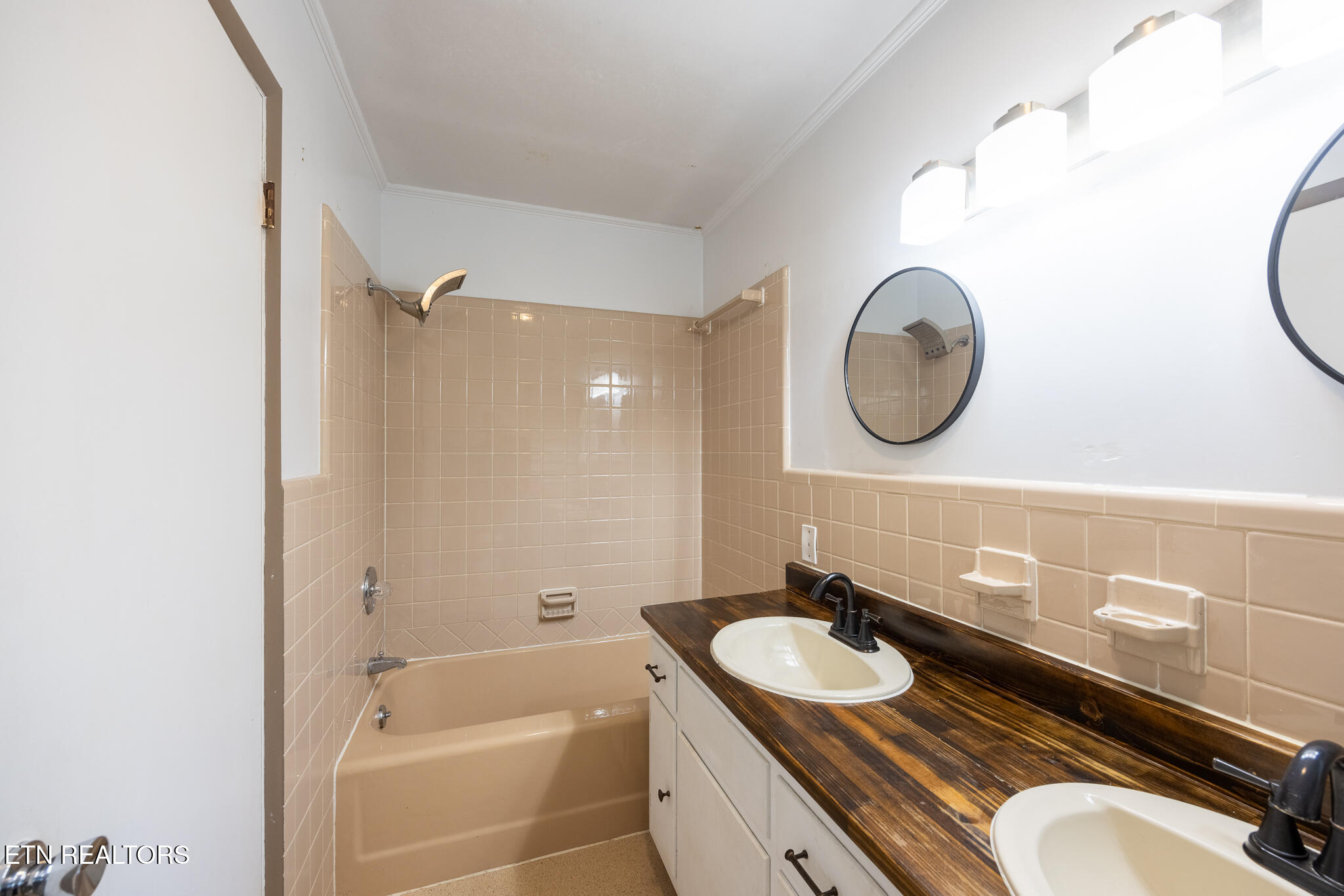 414 Guille St Property Photo 16
