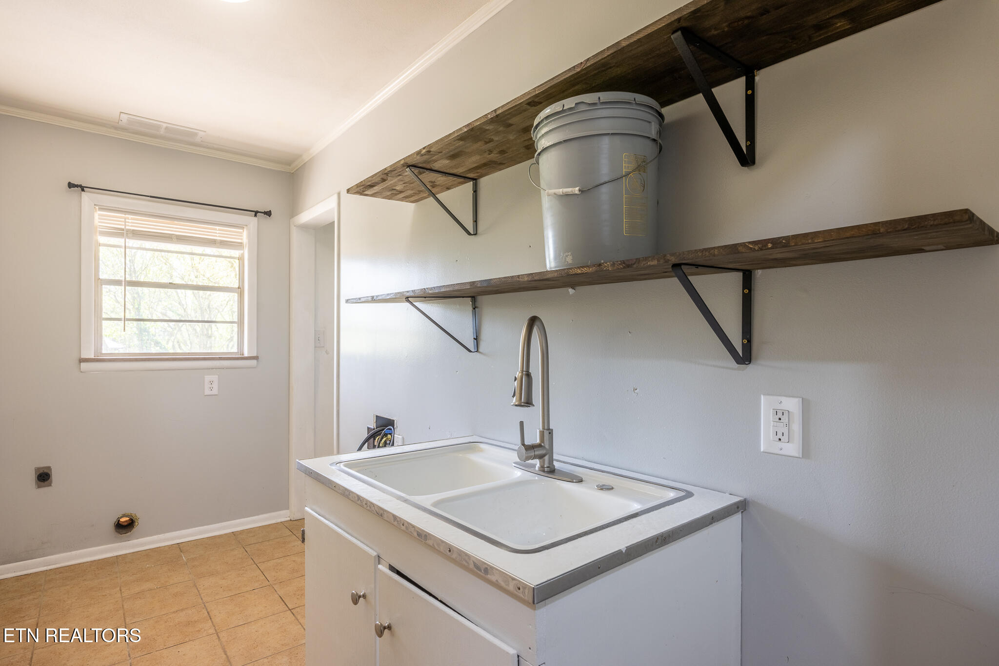 414 Guille St Property Photo 19