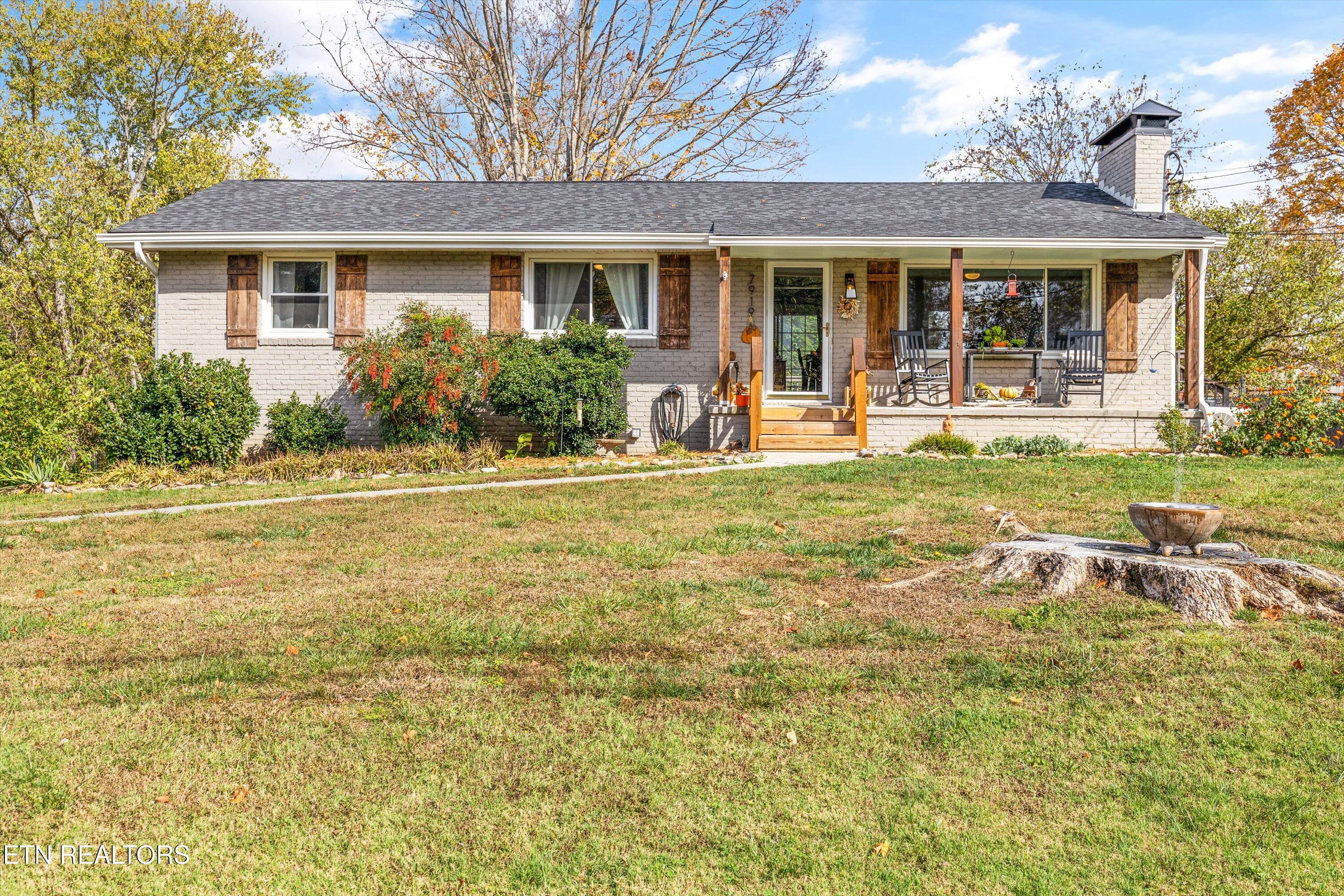 7919 N Forest Rd Property Photo