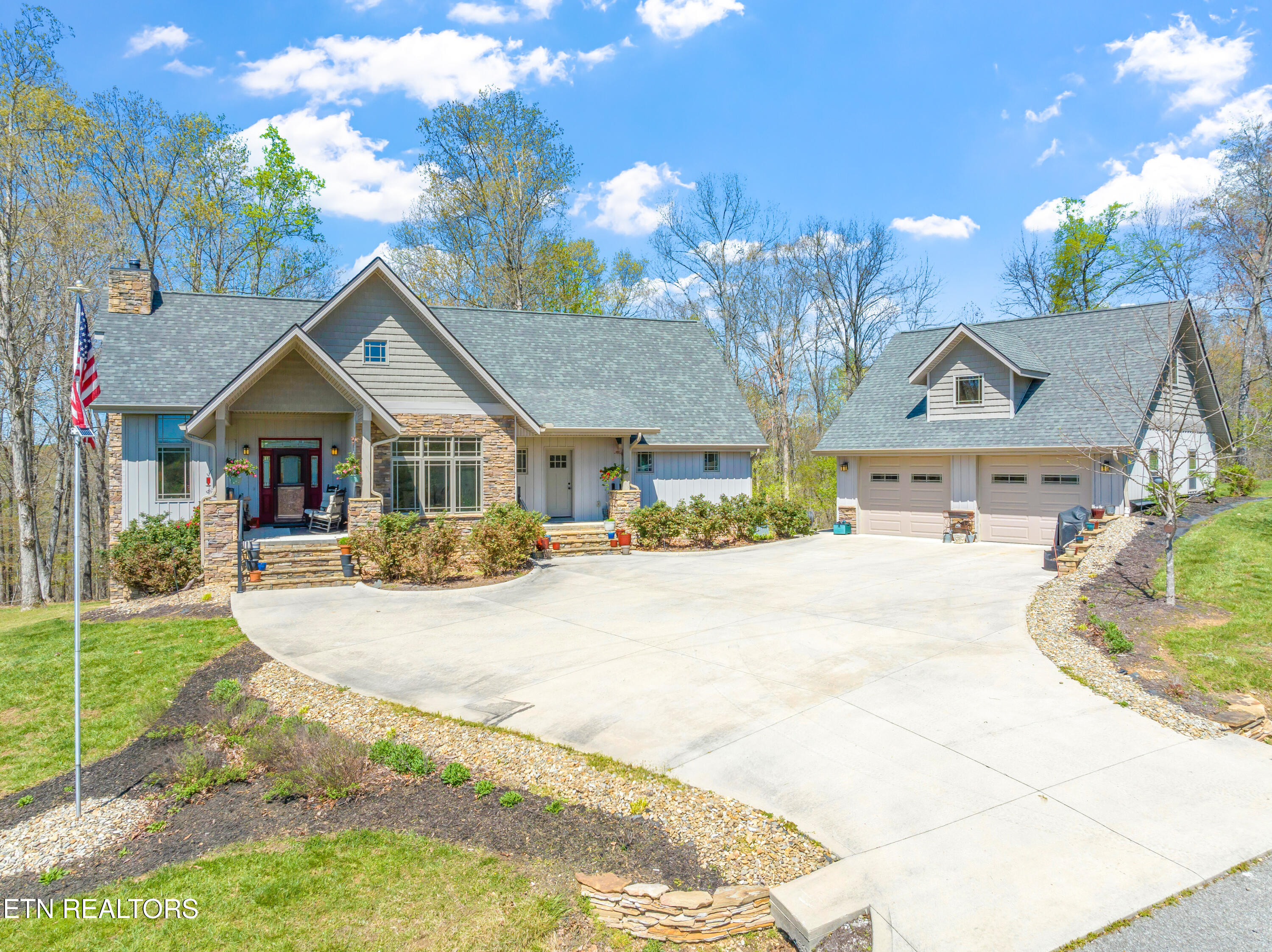 195 Kennedys Loop Property Photo
