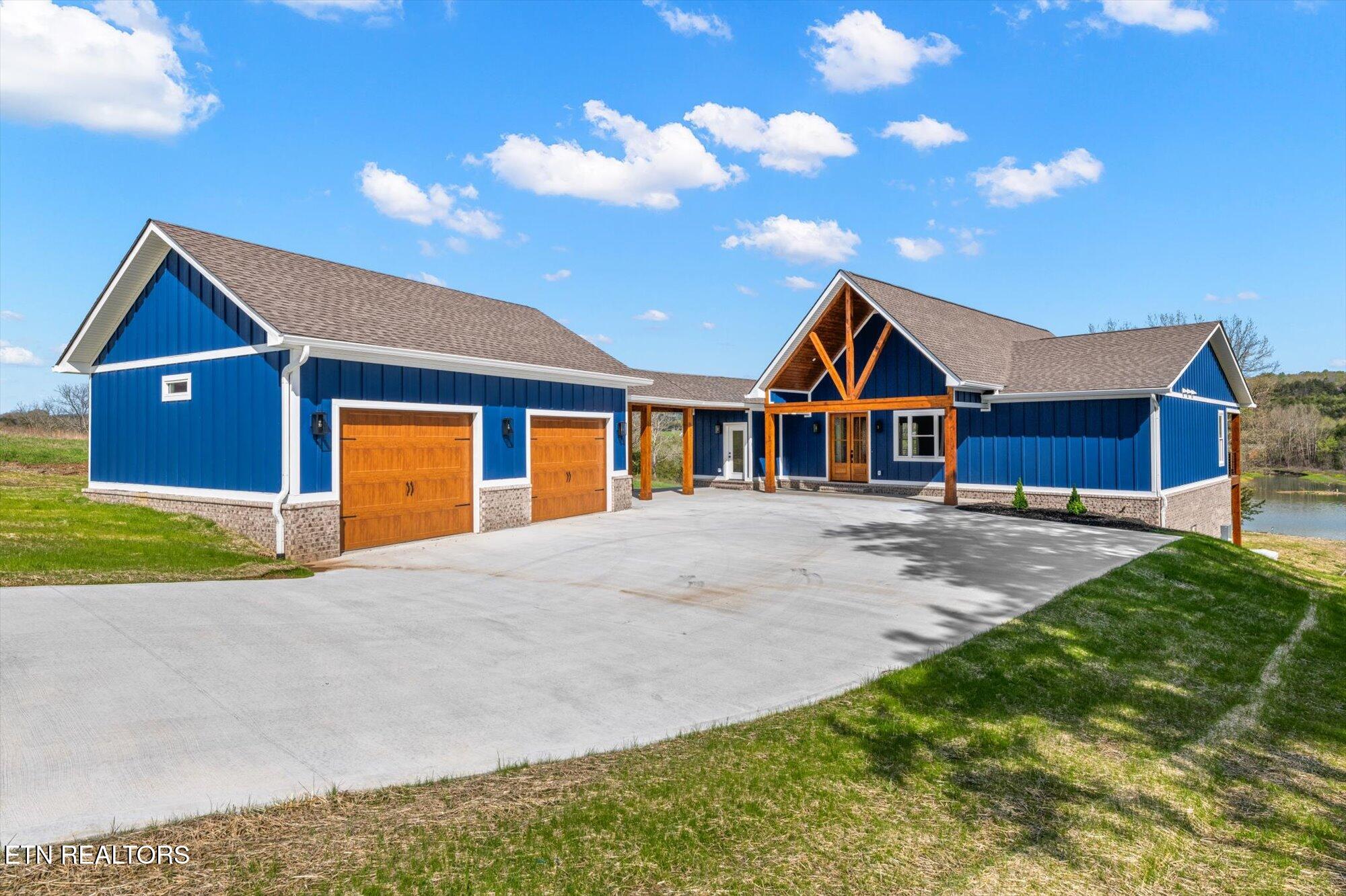 127 Waterfront Knoll Property Photo