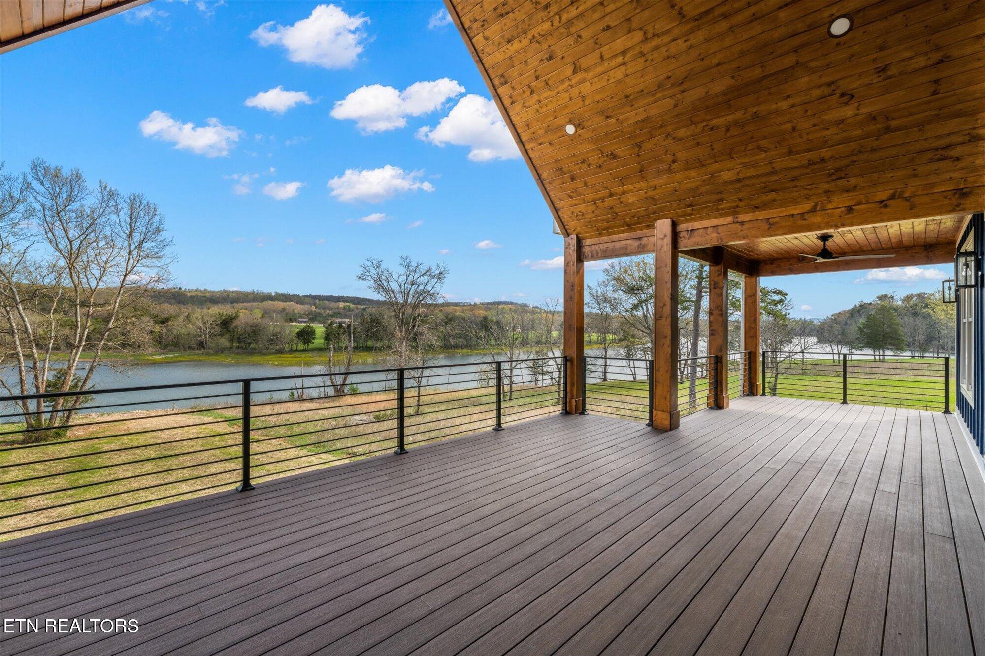 127 Waterfront Knoll Property Photo 12