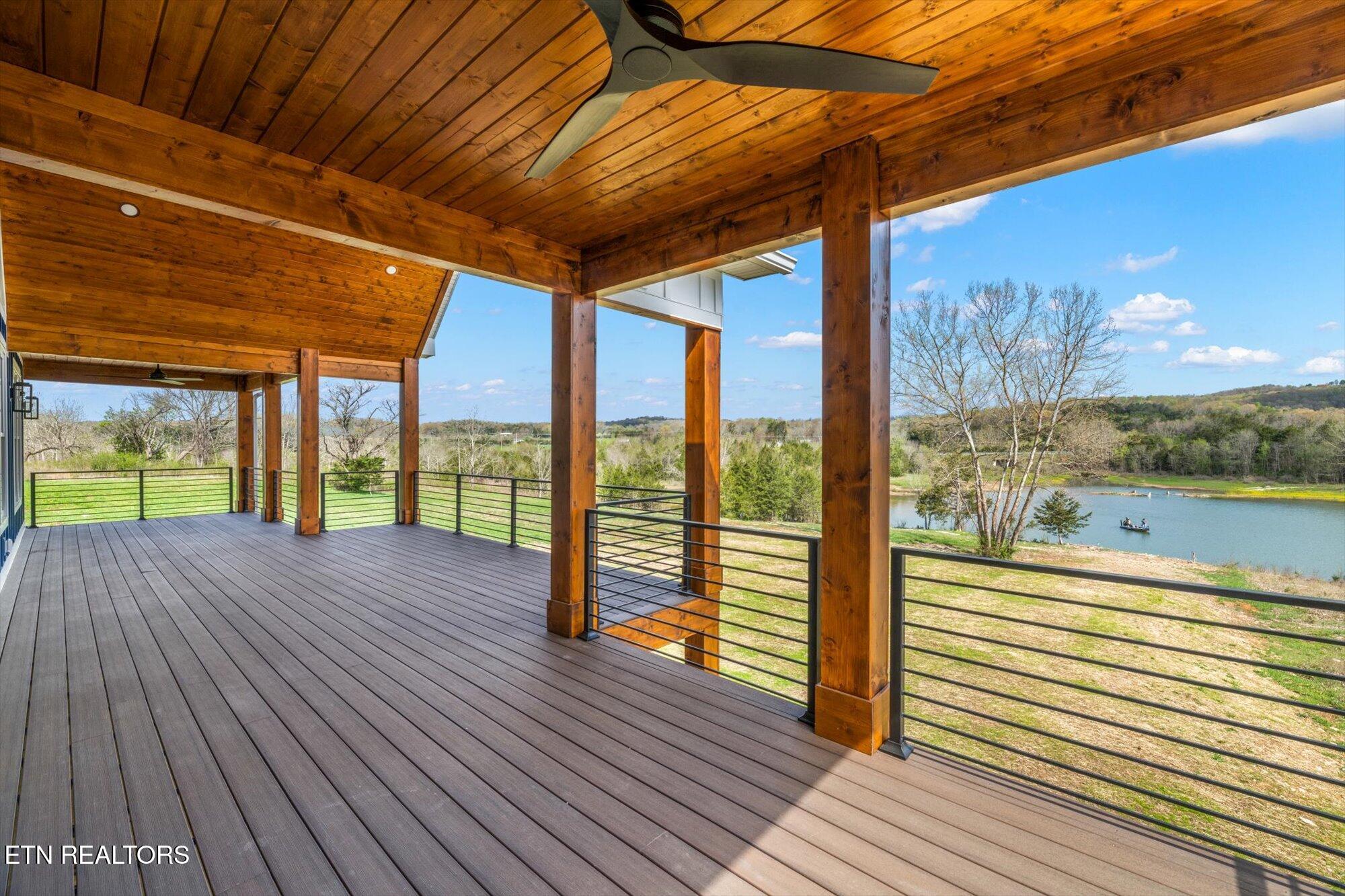 127 Waterfront Knoll Property Photo 13