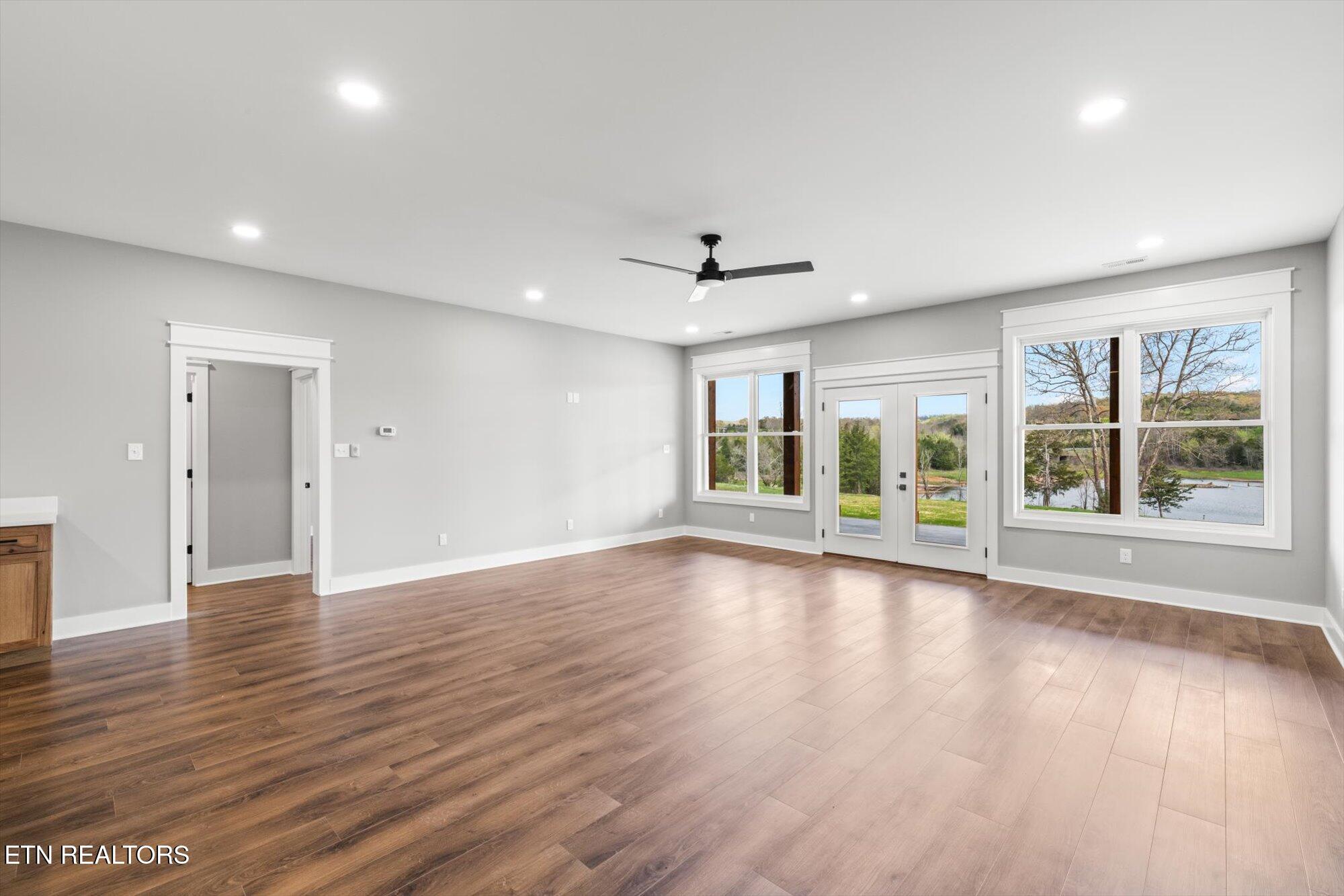127 Waterfront Knoll Property Photo 33