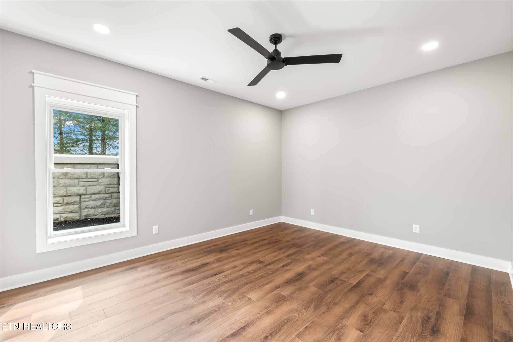 127 Waterfront Knoll Property Photo 43