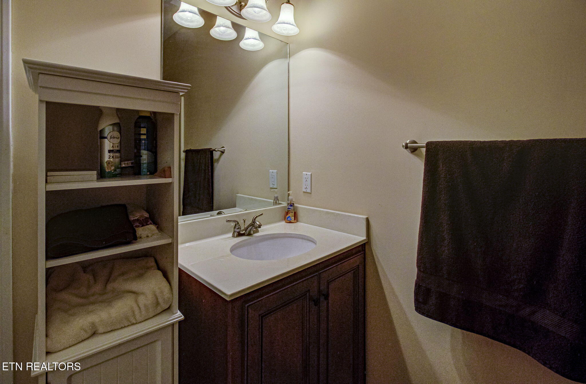 220 W Mountain Drive Property Photo 35