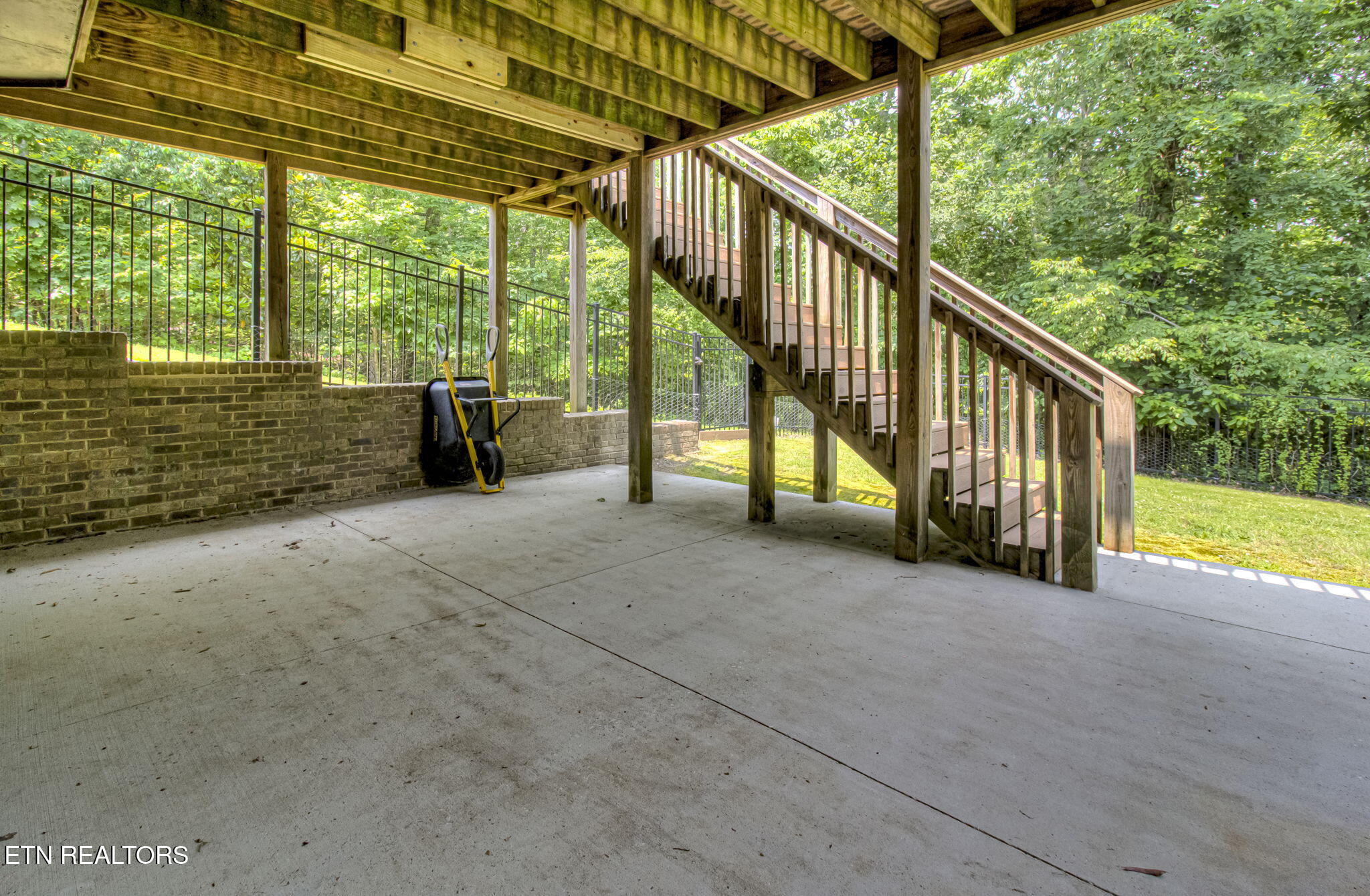 220 W Mountain Drive Property Photo 40