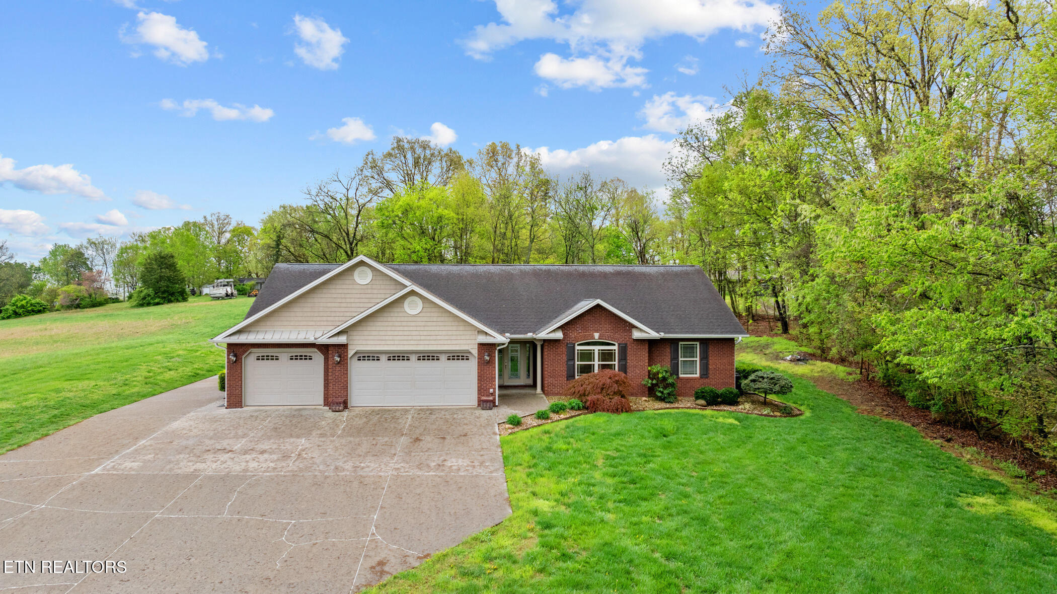 225 Piney Rd Property Photo