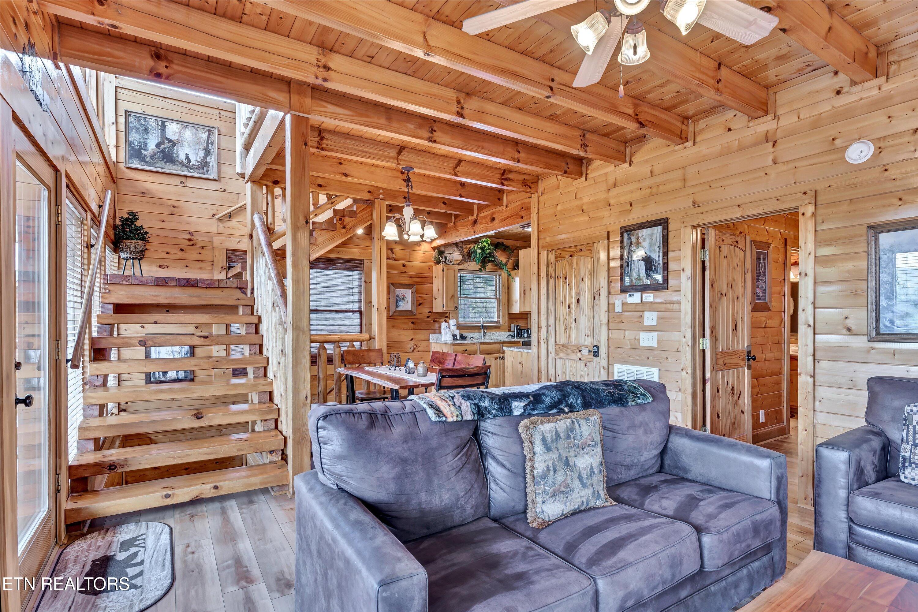 906 Black Bear Cub Way Property Photo 11