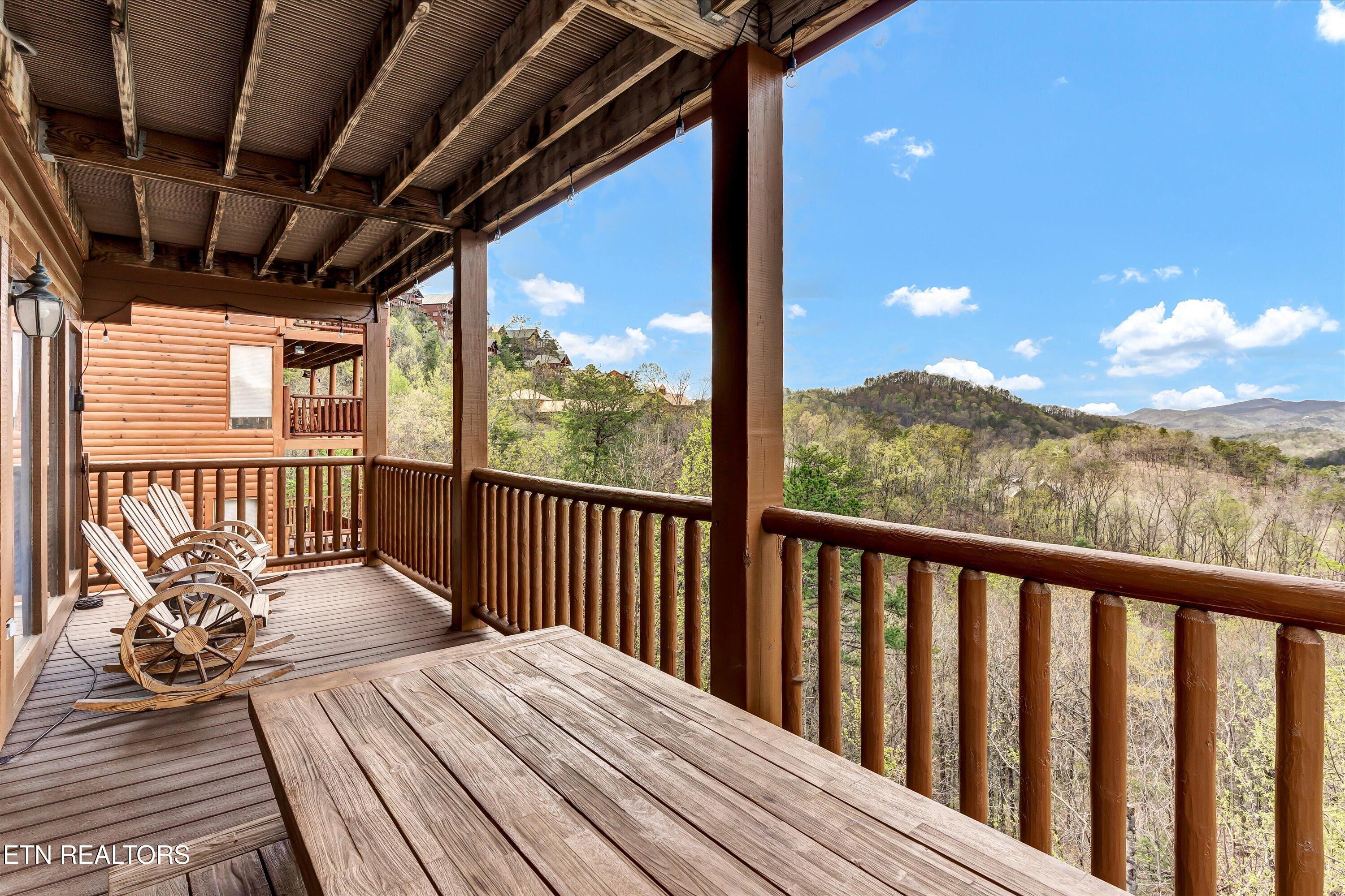 906 Black Bear Cub Way Property Photo 14