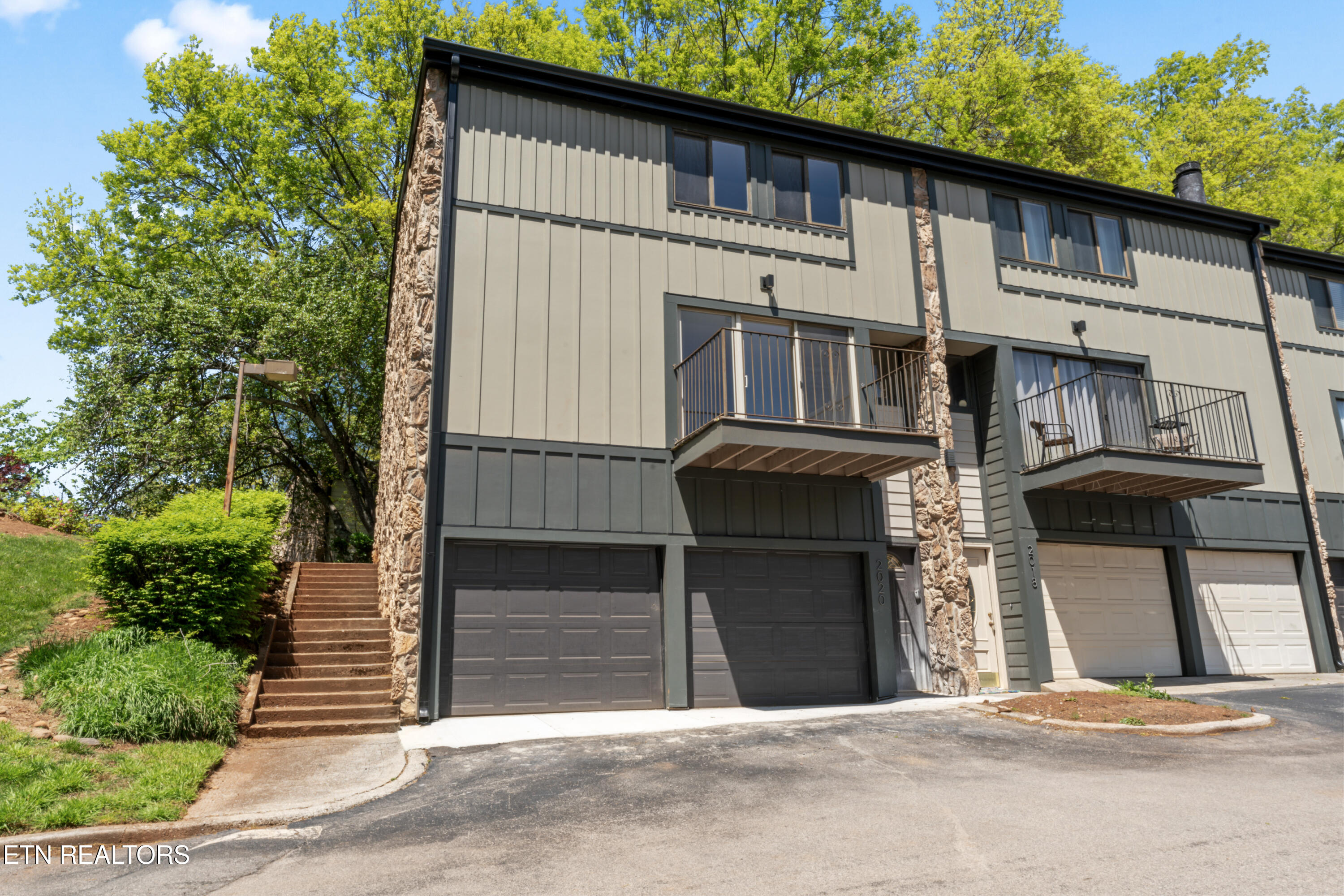 2020 Cherokee Bluff Drive Property Photo 3