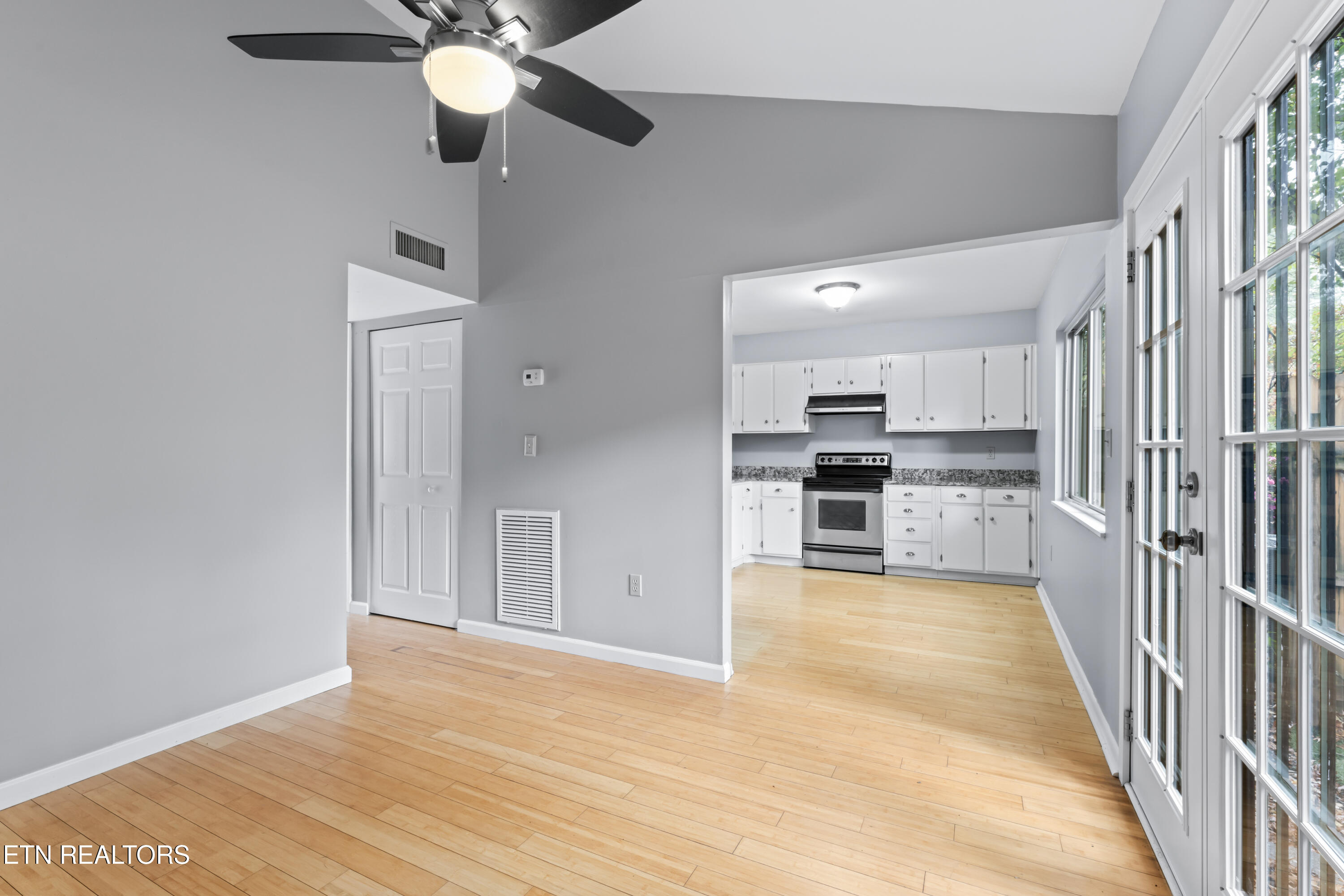 2020 Cherokee Bluff Drive Property Photo 6