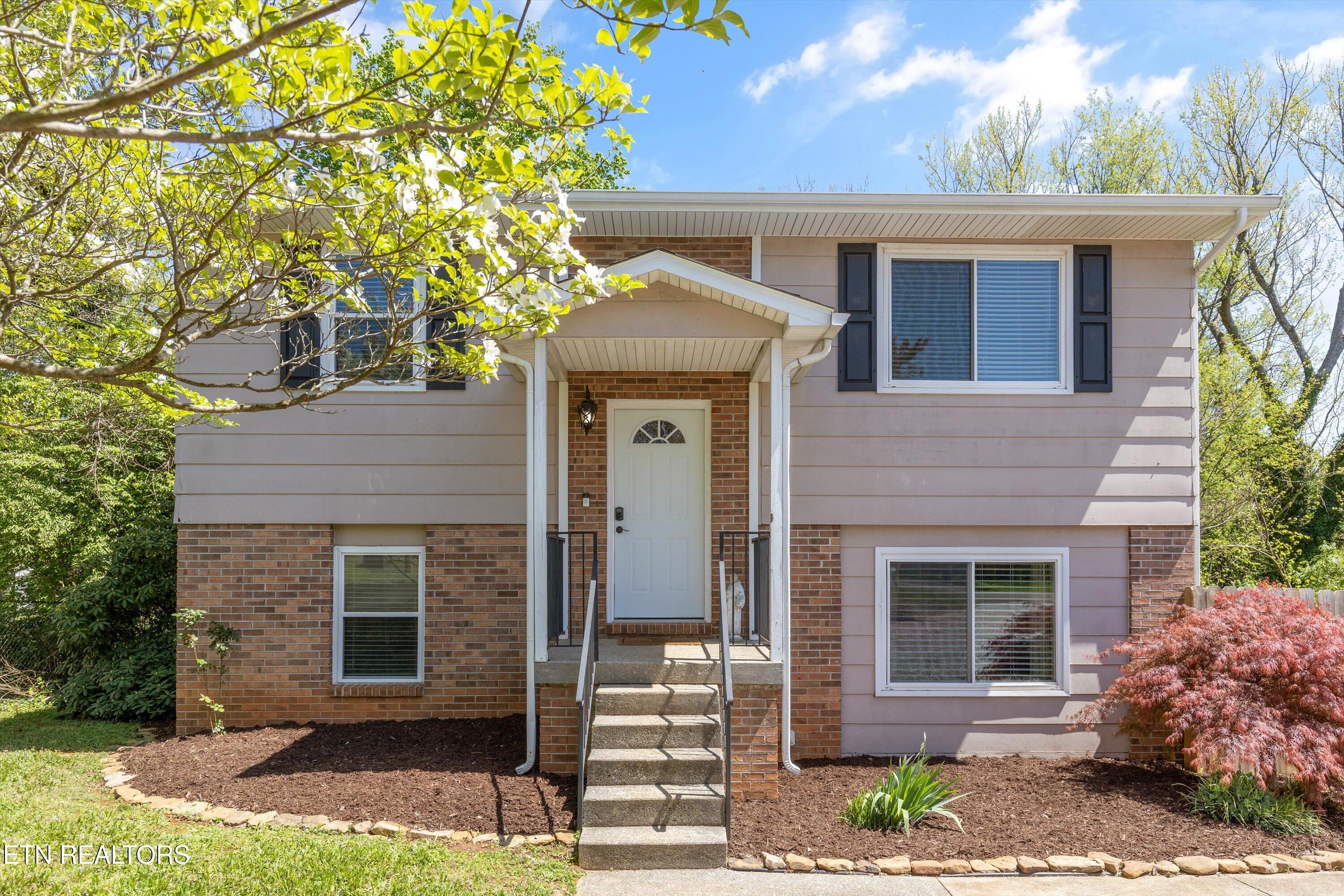 2114 Sunny Lane Property Photo