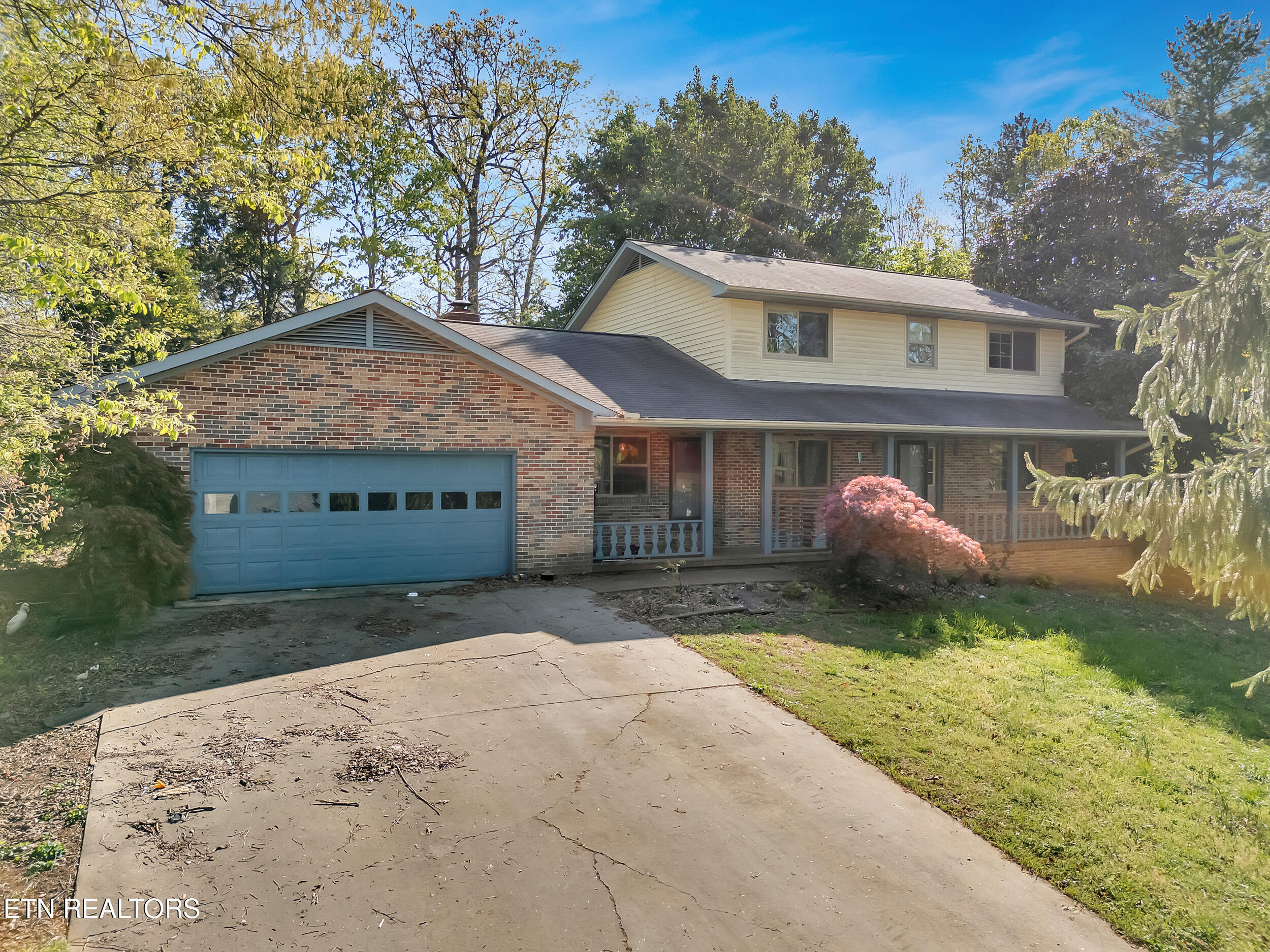 655 Crestview Court Property Photo