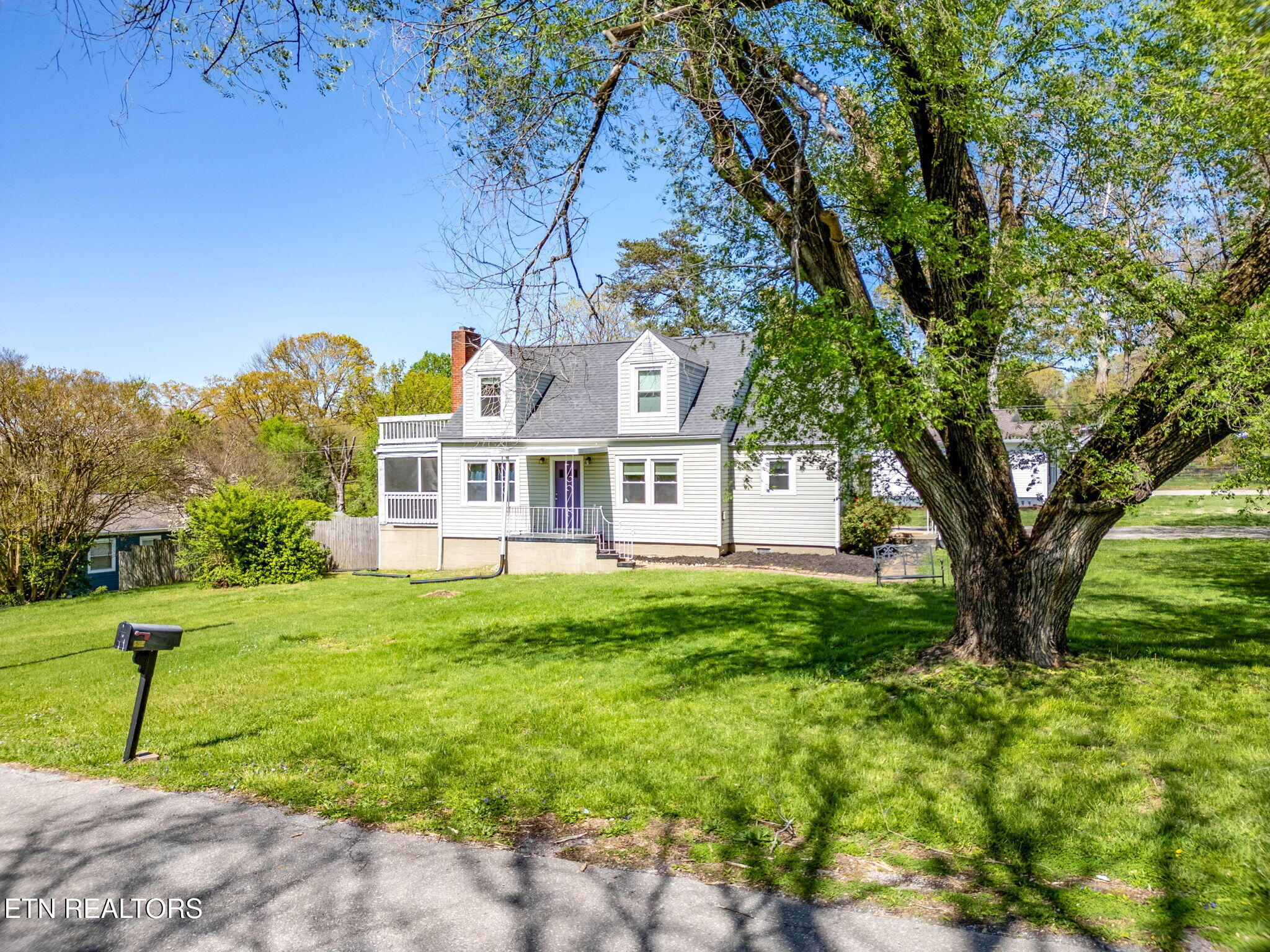 542 Henderson St Property Photo