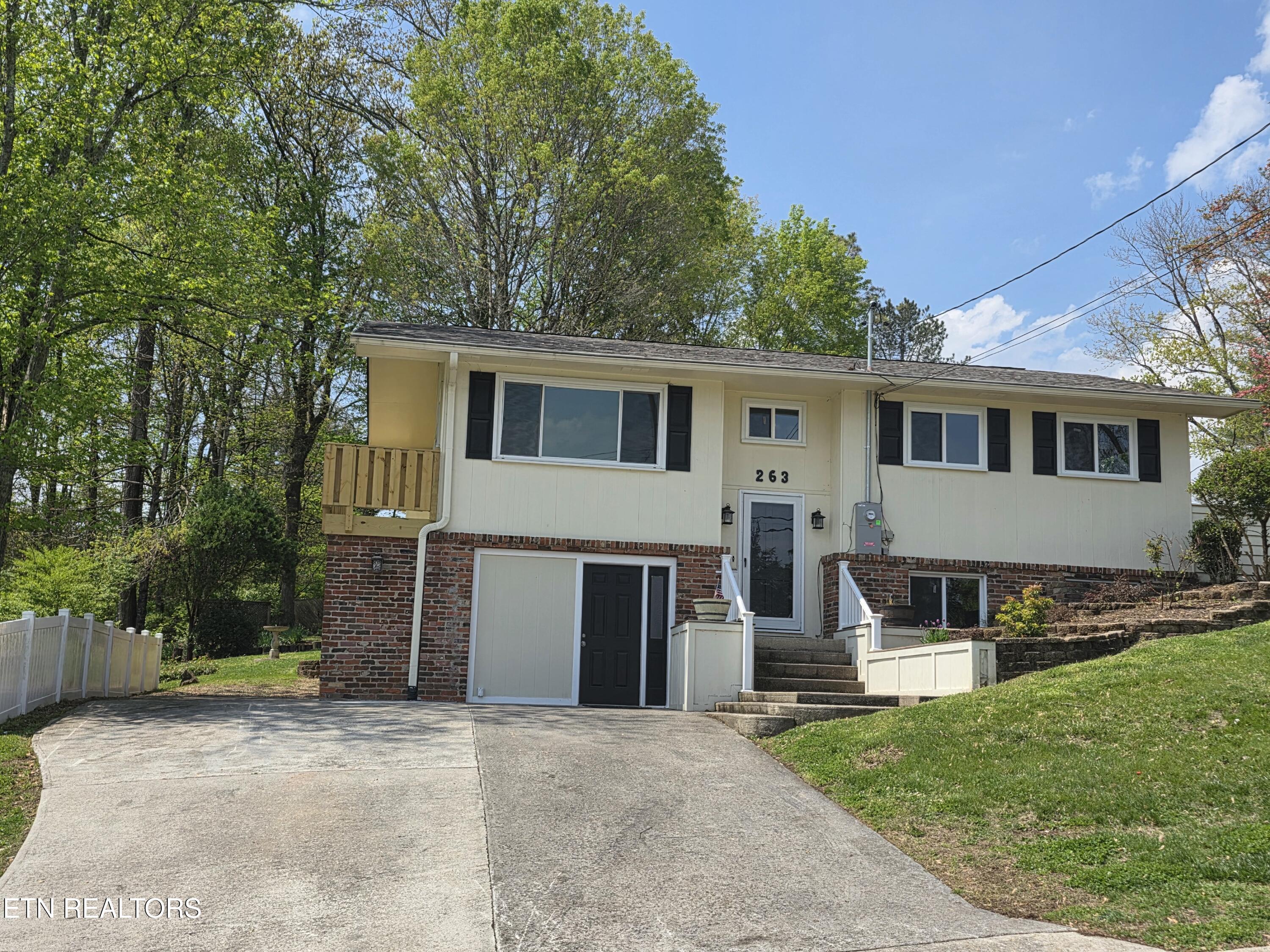 263 Iroquois Rd Property Photo