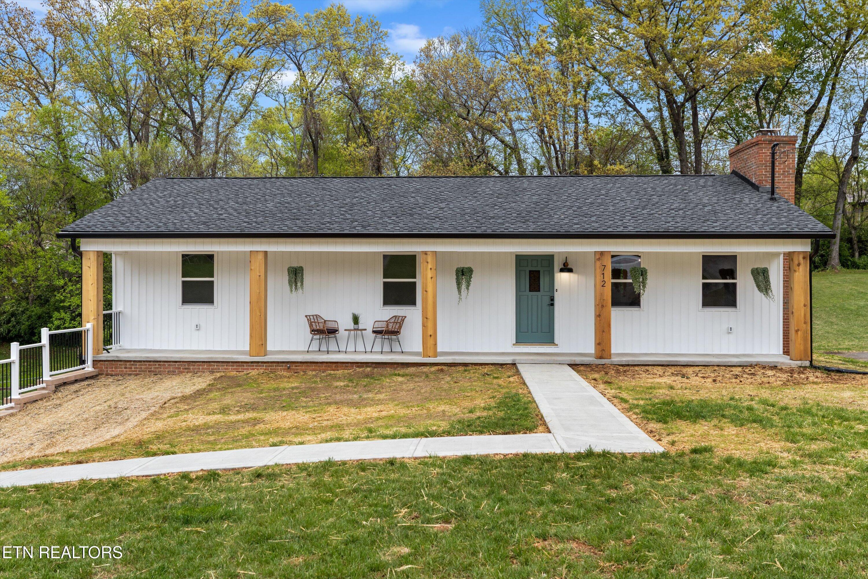 712 Gladstone Circle Property Photo