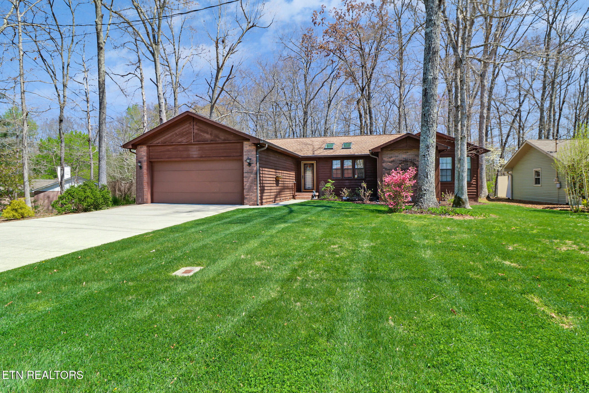 13 Oxford Circle Property Photo