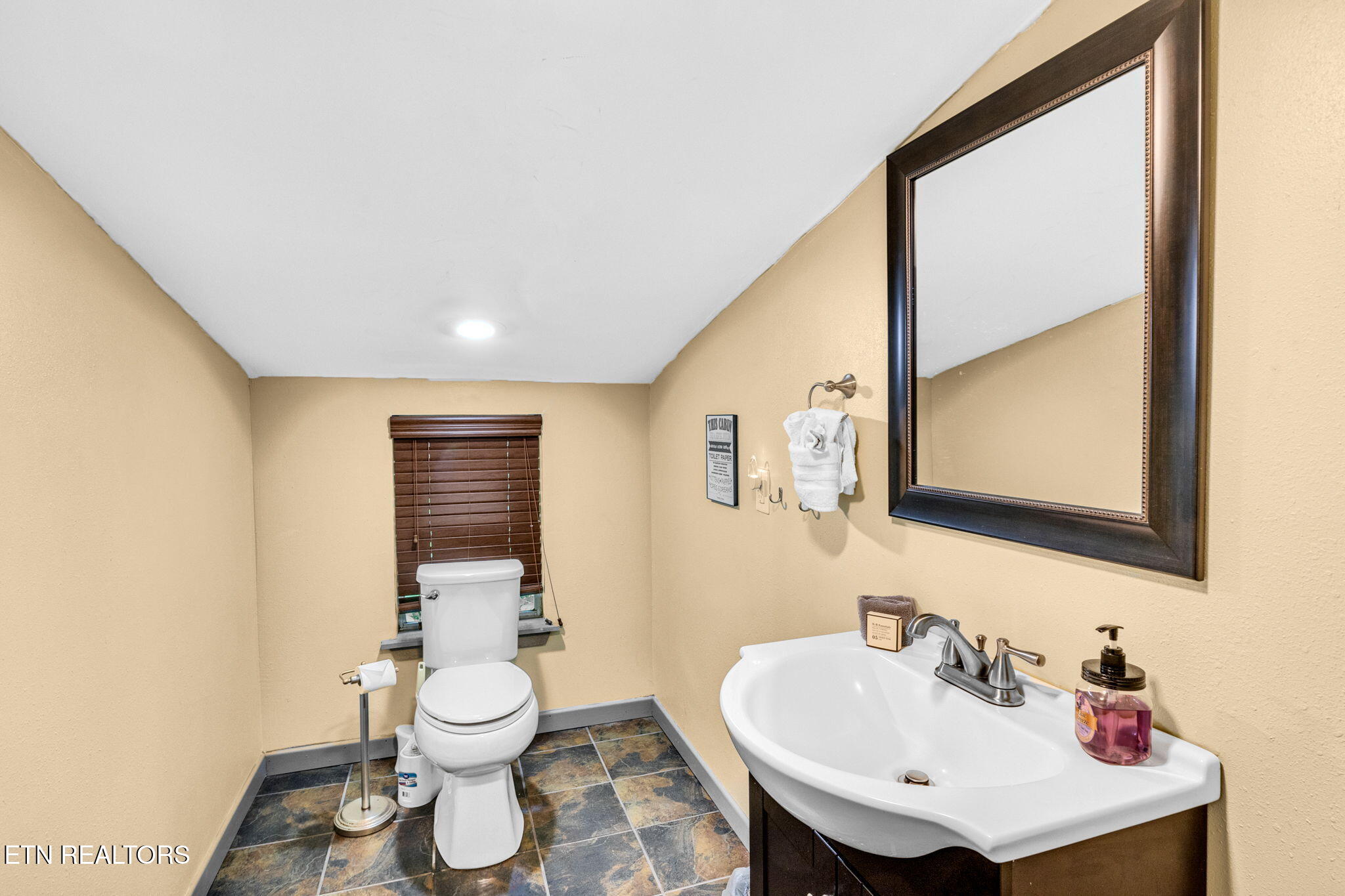 2263-2263 Lones Branch Lane Property Photo 15